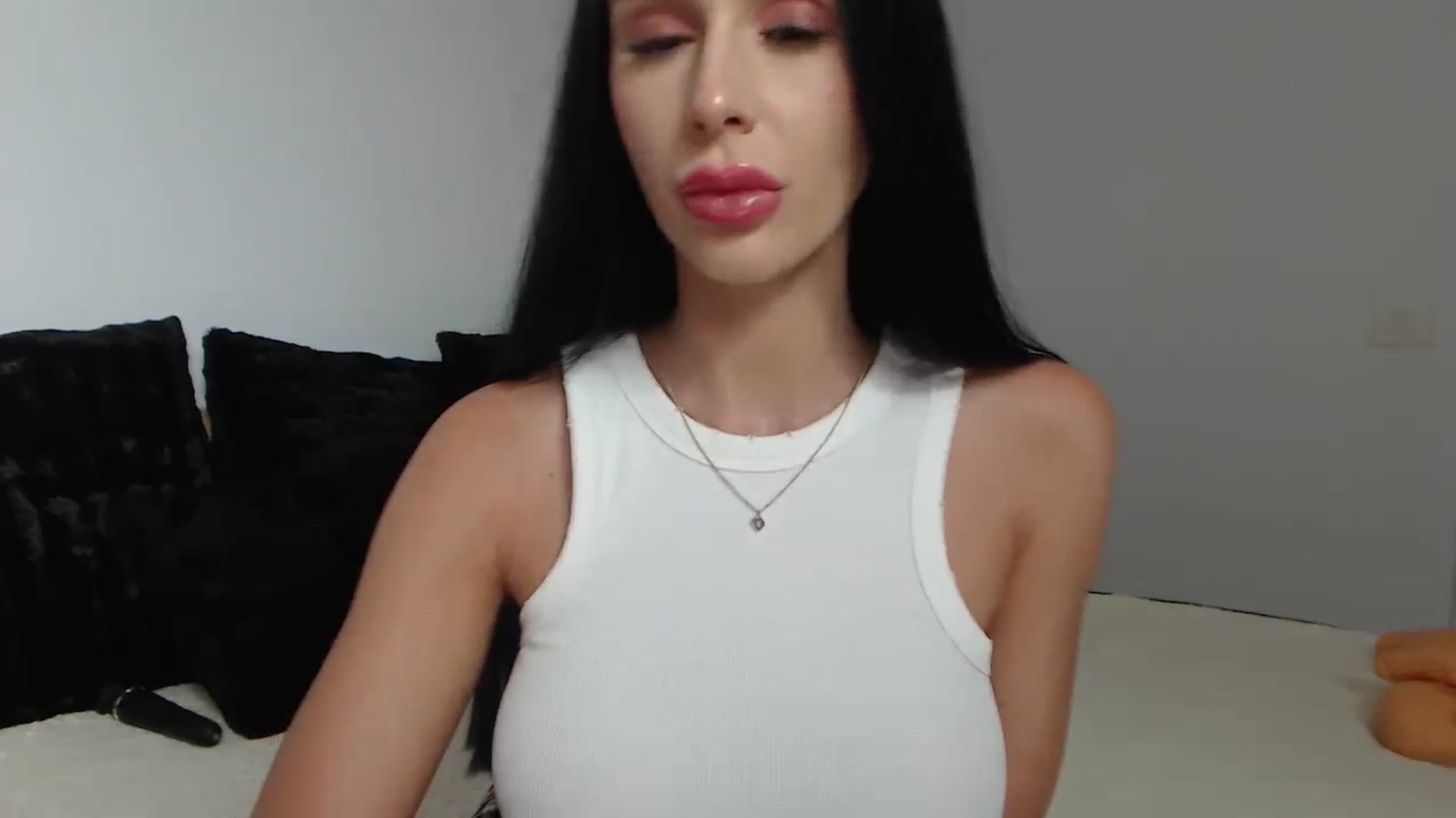 Gallery image thumbnail from PieceOfArtt's myfreecams stream on, 08/01/2024, 14:05 image 7 of 20