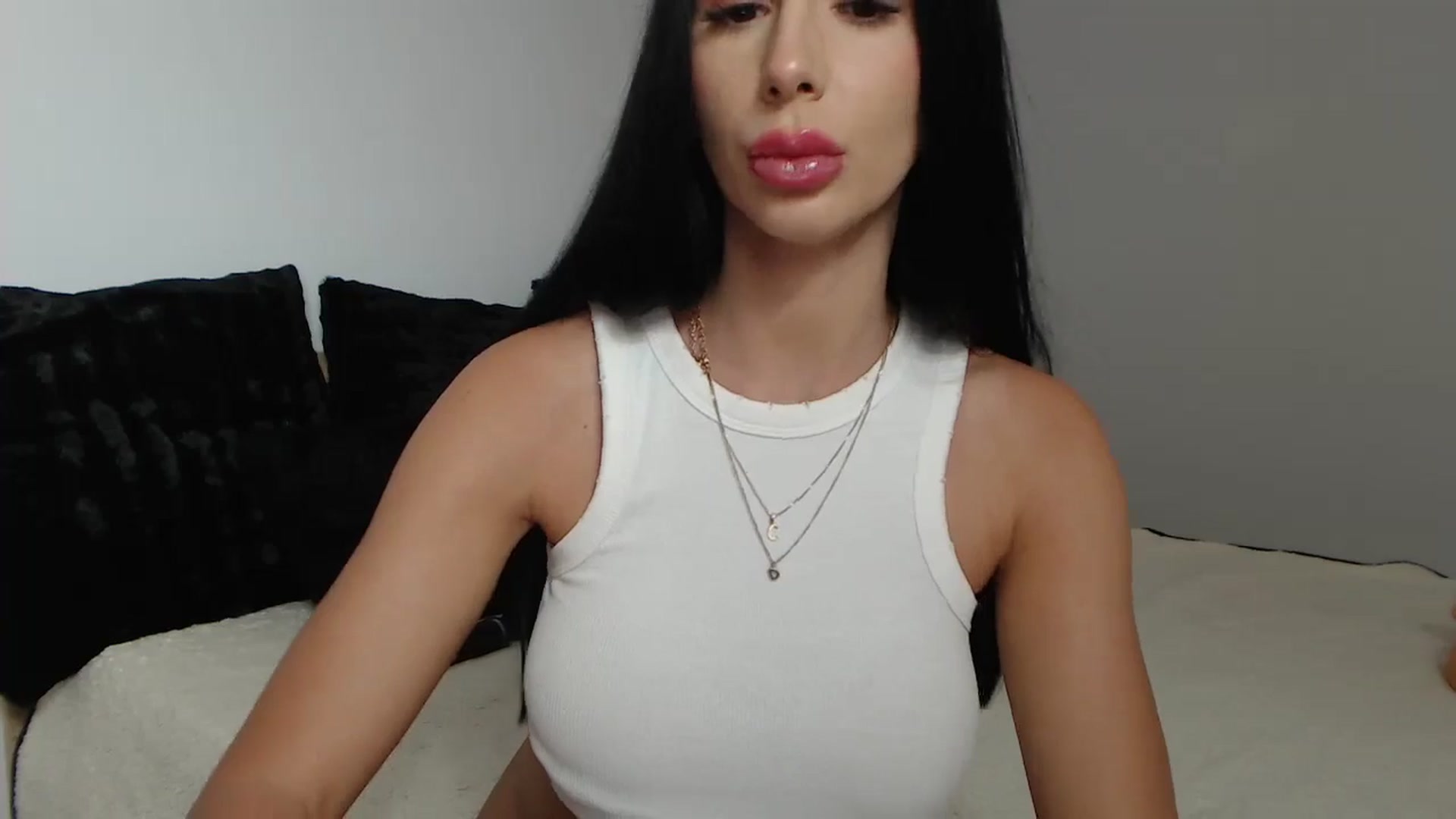 Gallery image thumbnail from PieceOfArtt's myfreecams stream on, 08/01/2024, 14:05 image 15 of 20