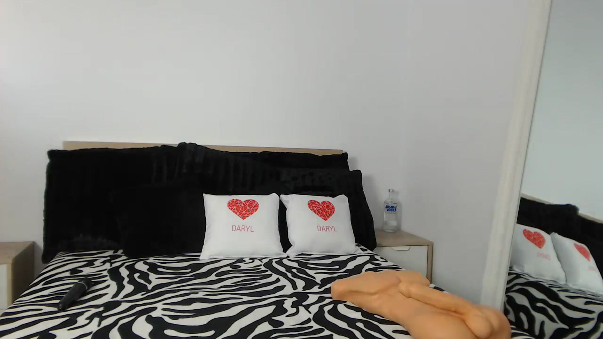 Gallery image thumbnail from PieceOfArtt's myfreecams stream on, 08/09/2024, 10:35 image 17 of 20
