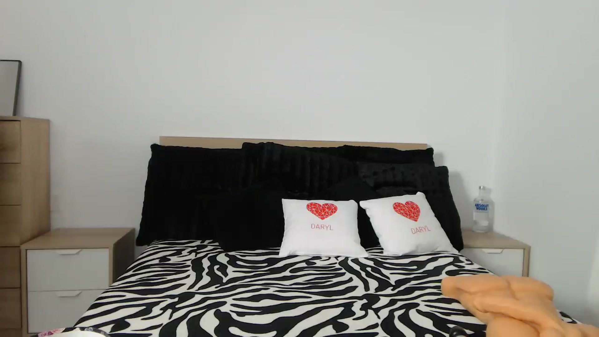 Gallery image thumbnail from PieceOfArtt's myfreecams stream on, 08/18/2024, 15:36 image 11 of 20
