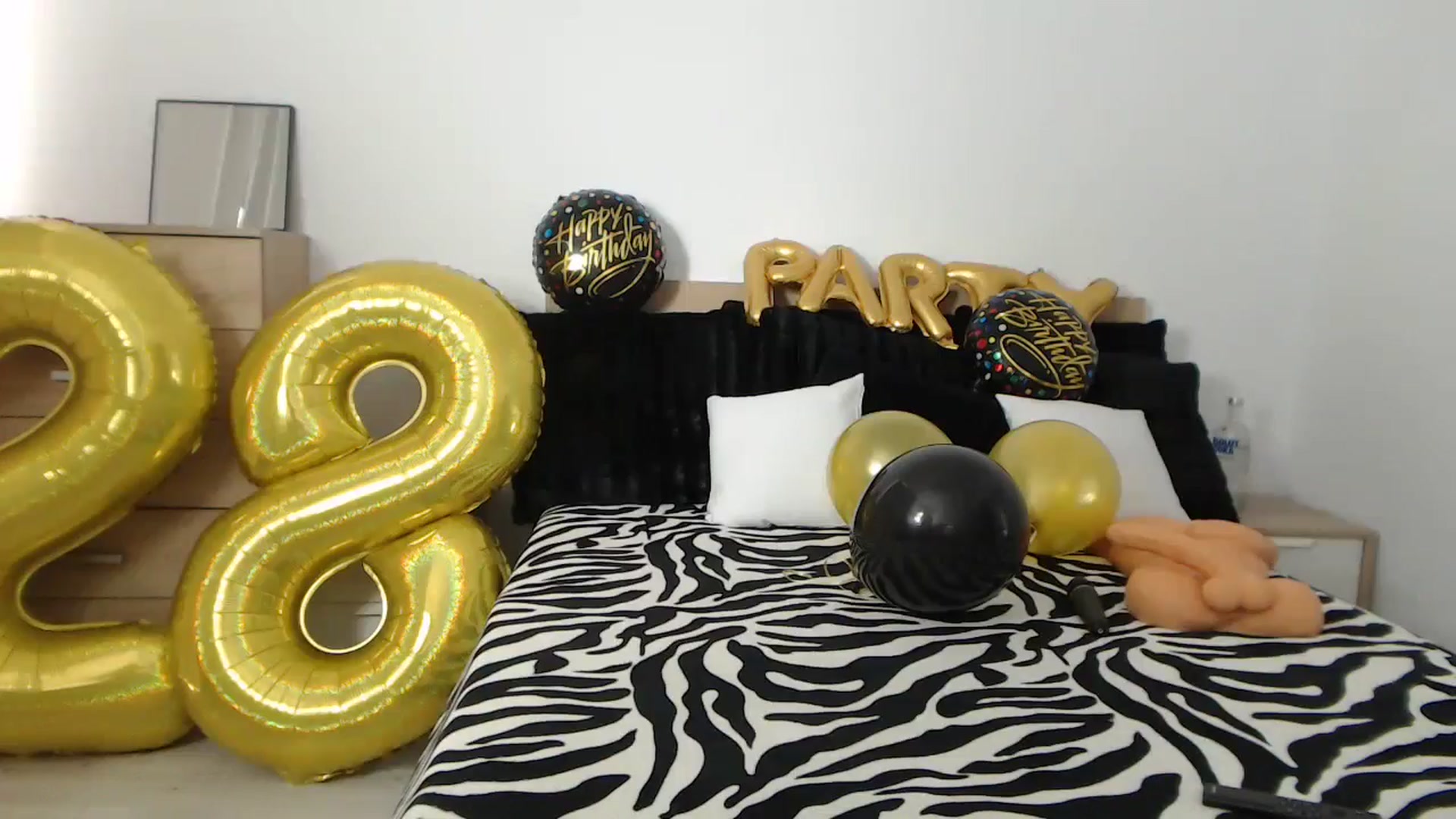 Gallery image thumbnail from PieceOfArtt's myfreecams stream on, 09/06/2024, 12:43 image 5 of 20