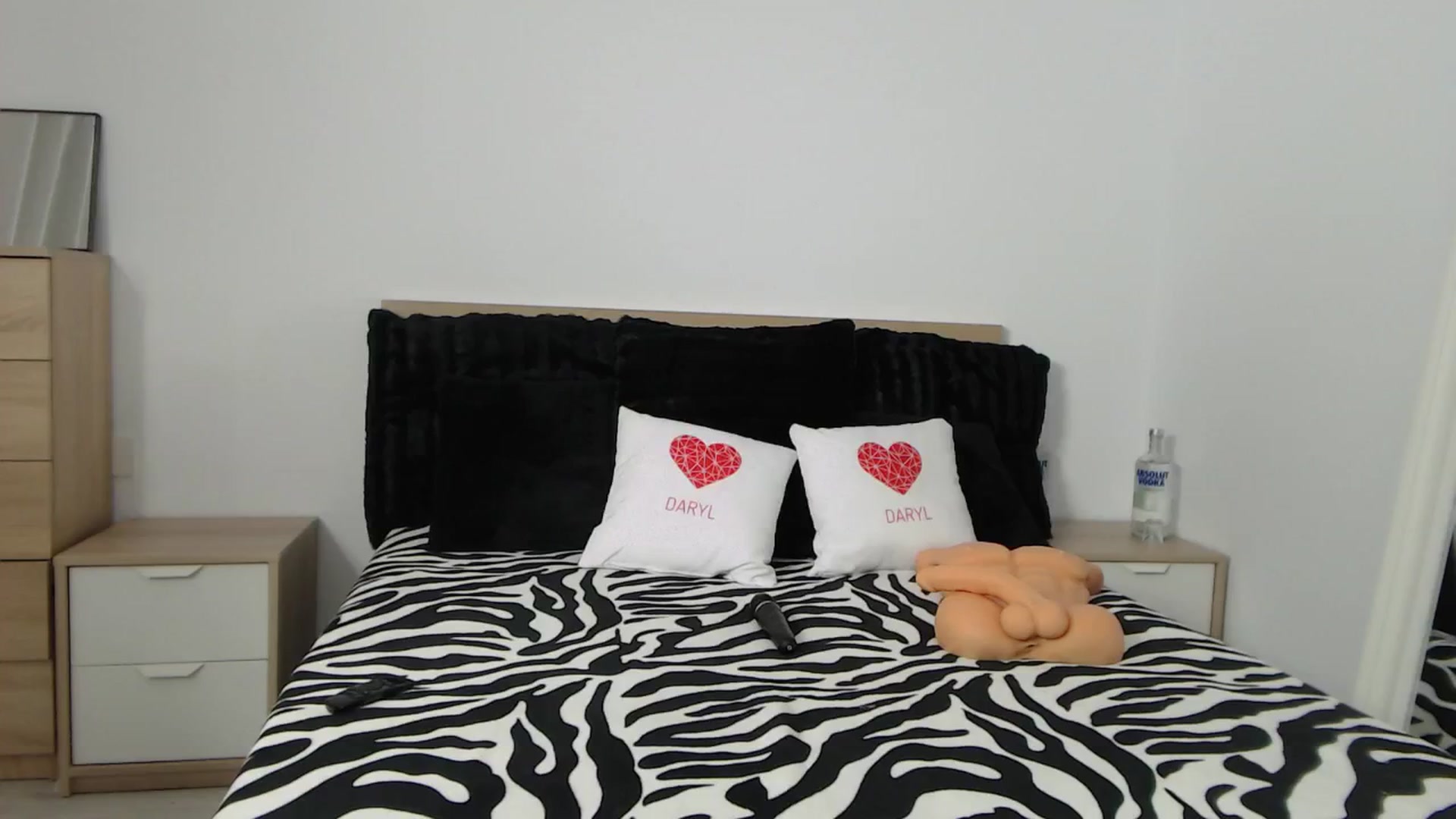 Gallery image thumbnail from PieceOfArtt's myfreecams stream on, 09/25/2024, 13:35 image 17 of 20