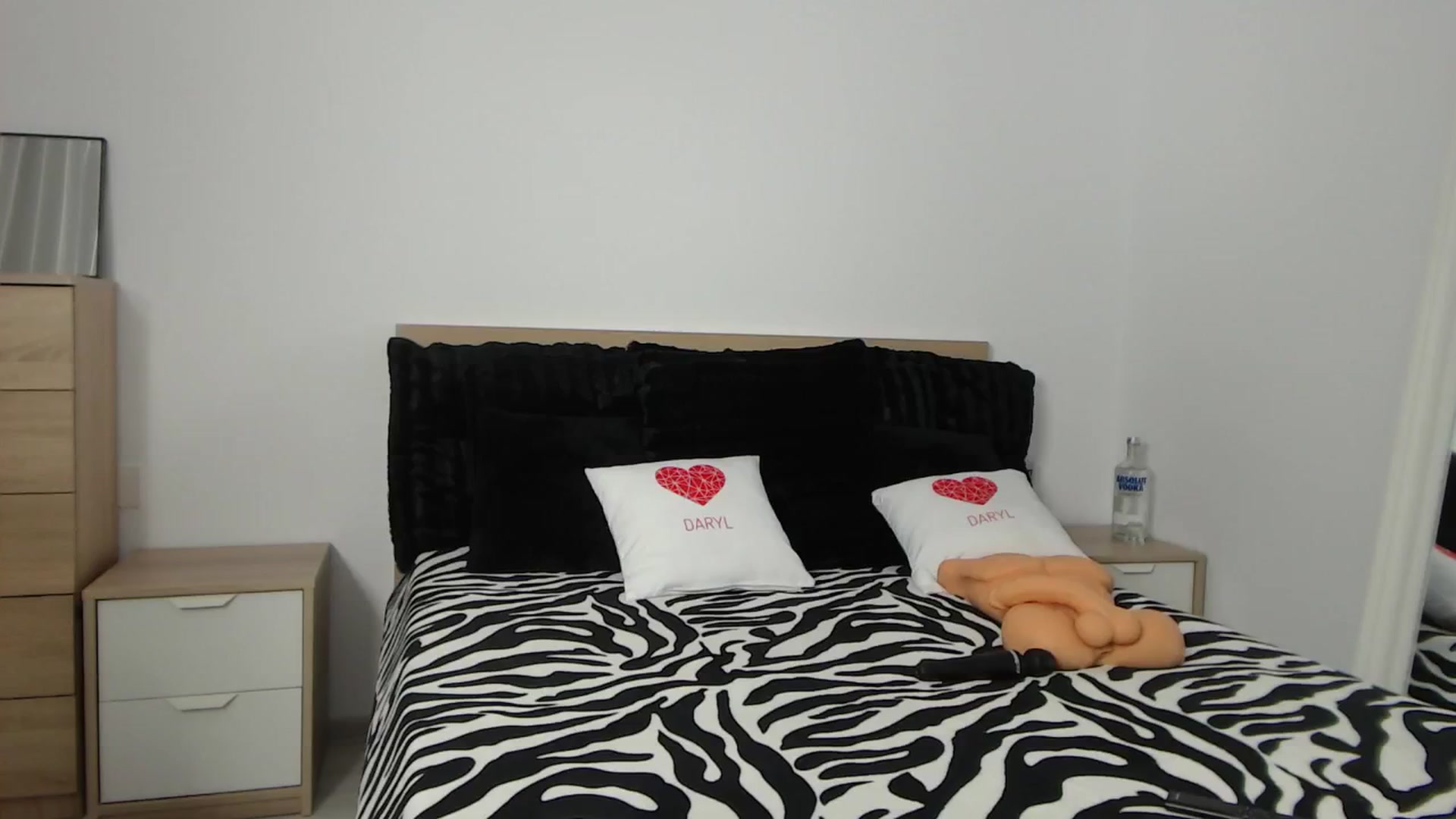 Gallery image thumbnail from PieceOfArtt's myfreecams stream on, 10/03/2024, 11:15 image 11 of 20
