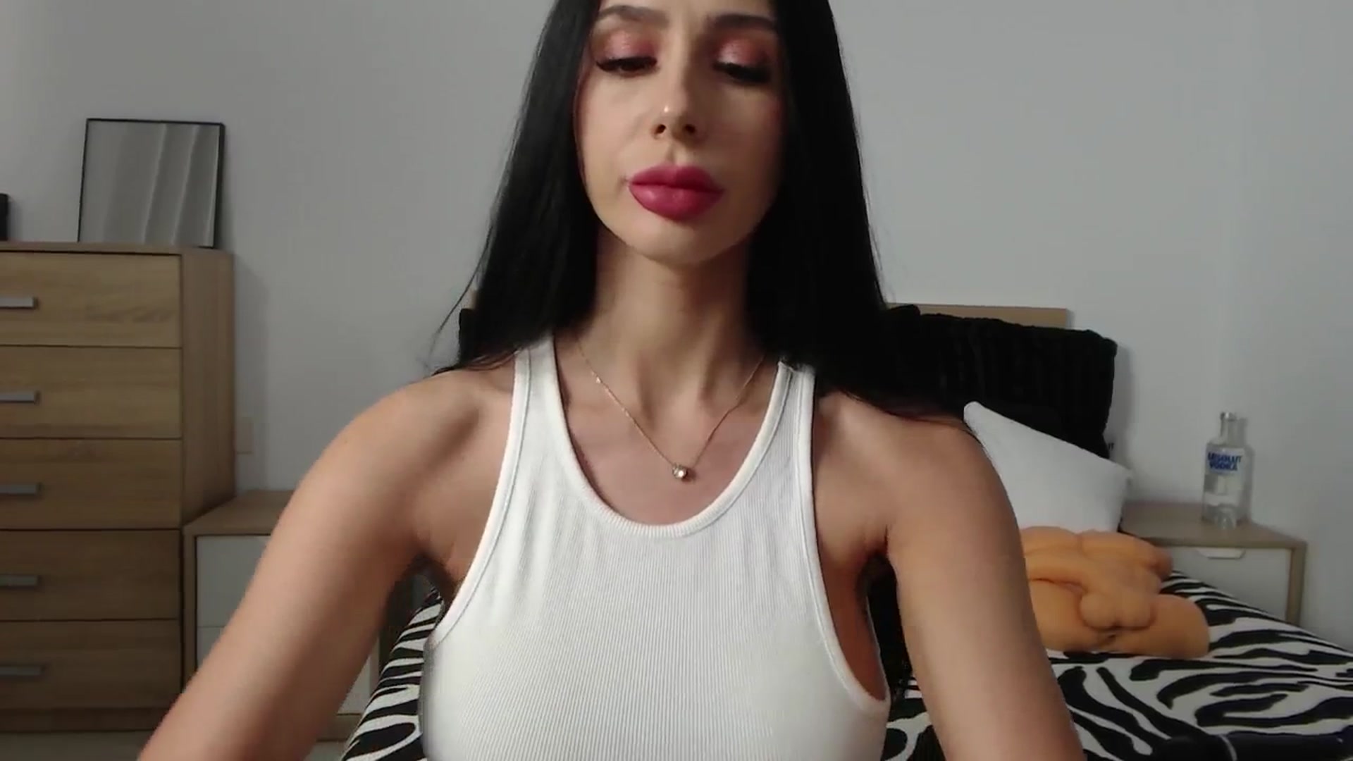Gallery image thumbnail from PieceOfArtt's myfreecams stream on, 10/09/2024, 10:59 image 7 of 20