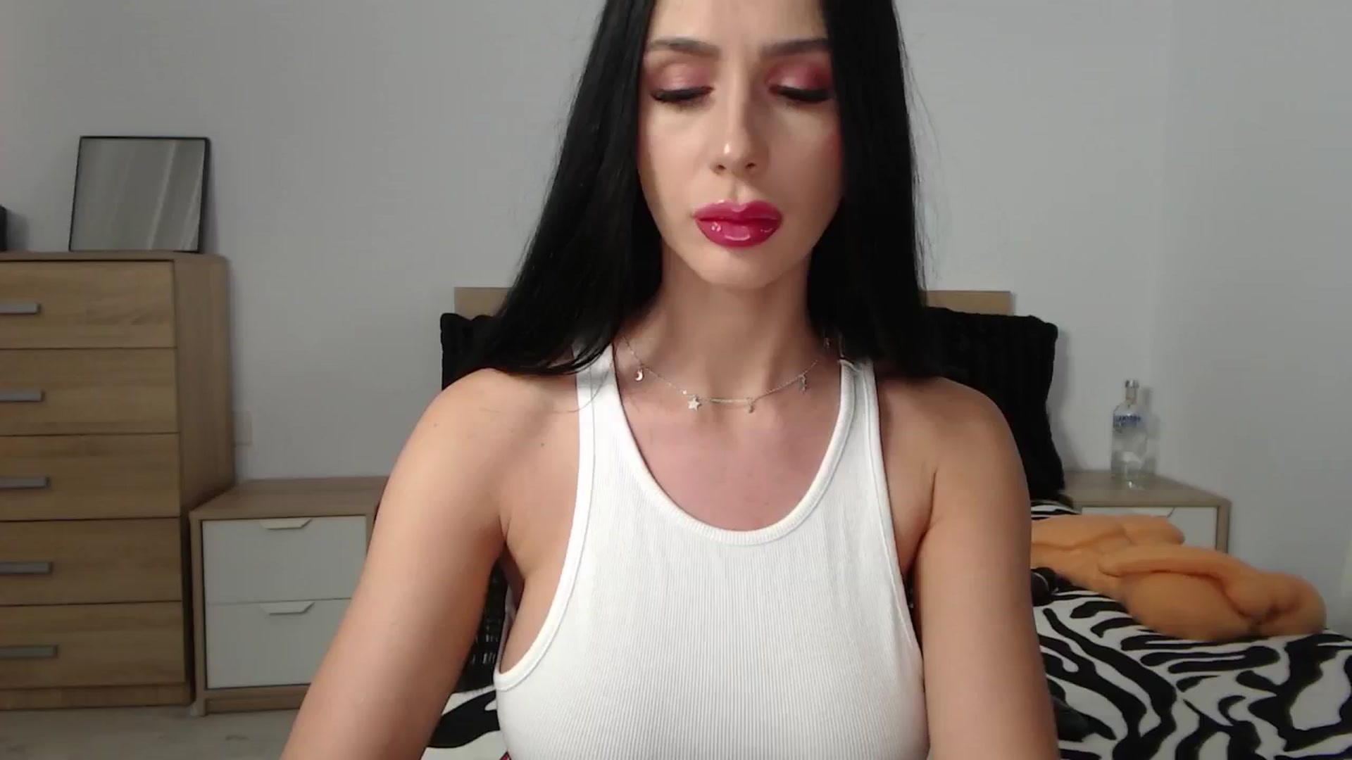 Gallery image thumbnail from PieceOfArtt's myfreecams stream on, 10/23/2024, 12:59 image 3 of 20