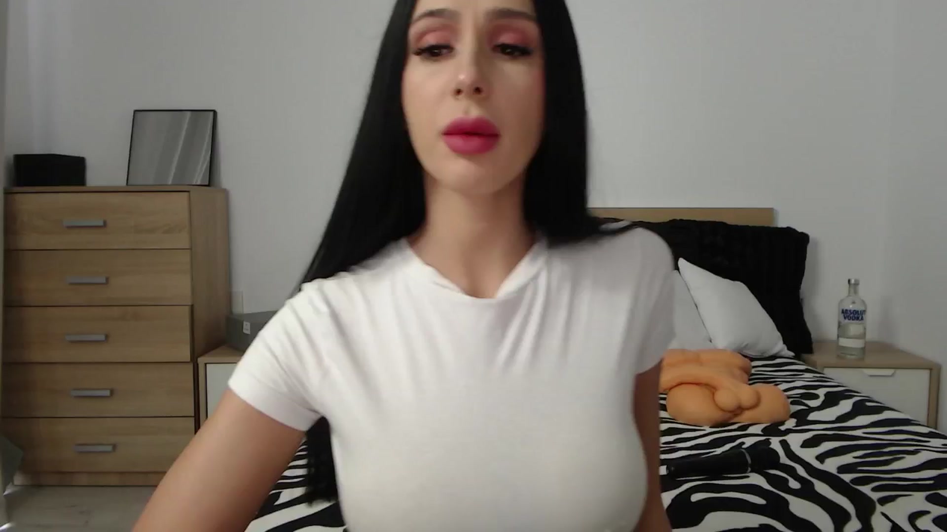 Gallery image thumbnail from PieceOfArtt's myfreecams stream on, 10/28/2024, 13:14 image 3 of 20