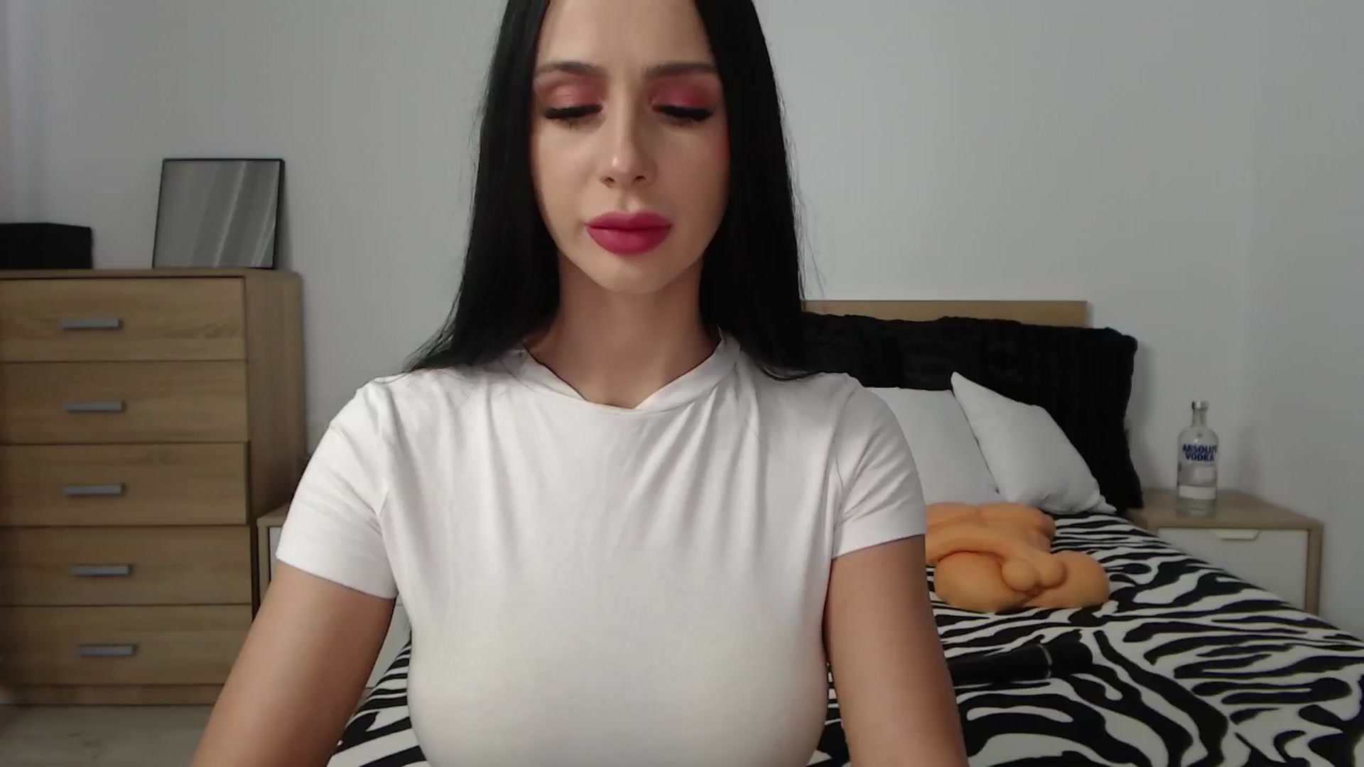 Gallery image thumbnail from PieceOfArtt's myfreecams stream on, 10/28/2024, 13:14 image 12 of 20