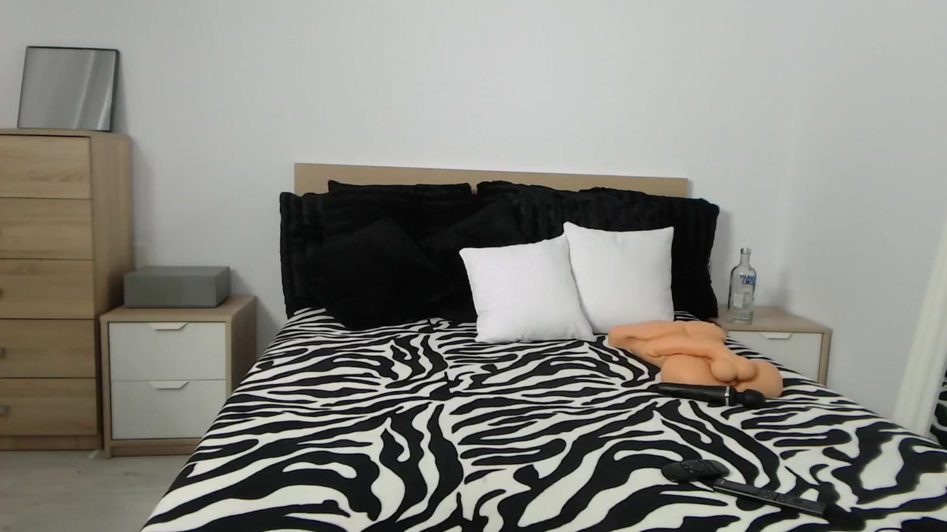 Gallery image thumbnail from PieceOfArtt's myfreecams stream on, 10/31/2024, 14:02 image 12 of 20