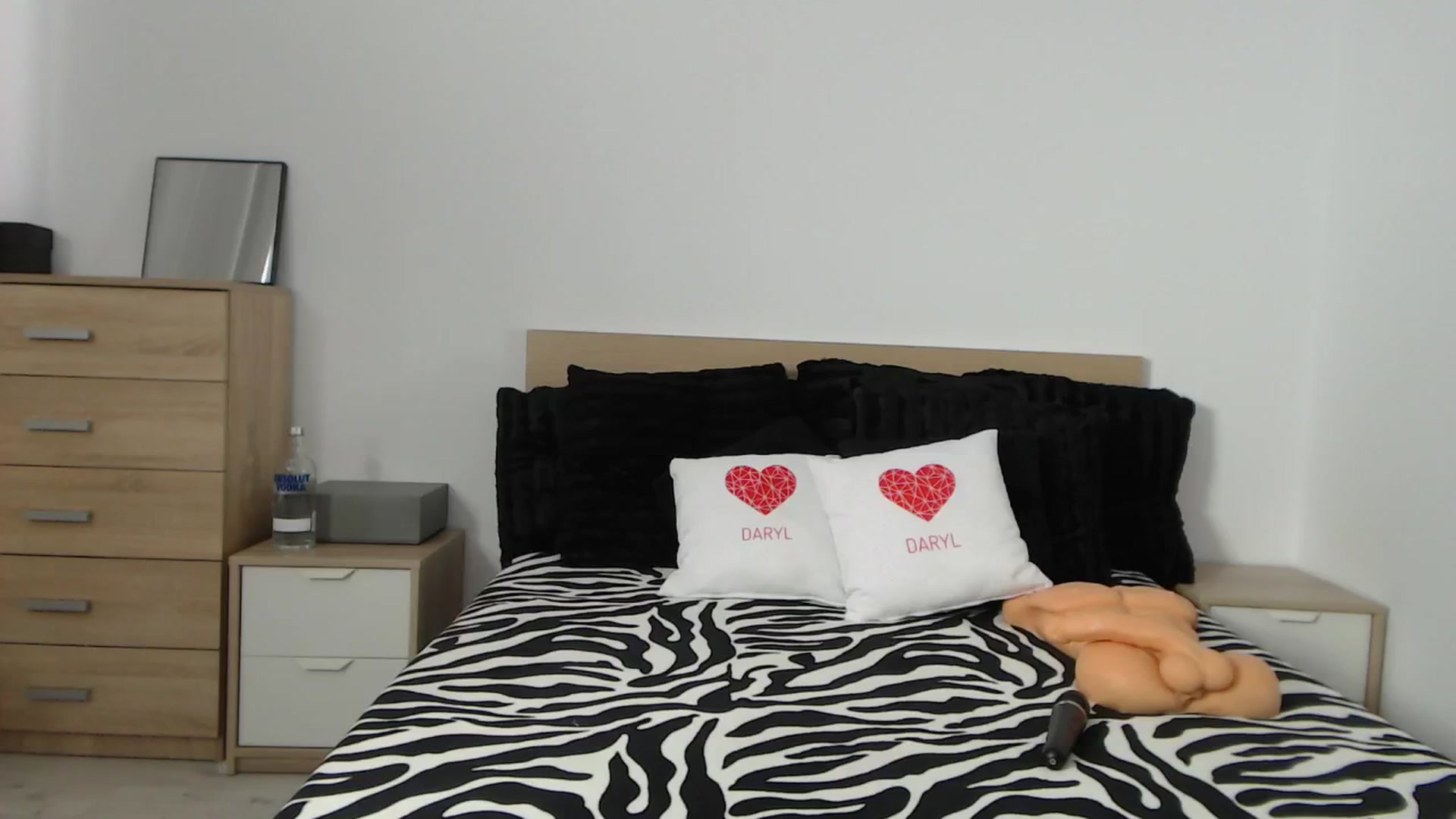 Gallery image thumbnail from PieceOfArtt's myfreecams stream on, 11/08/2024, 13:40 image 9 of 20
