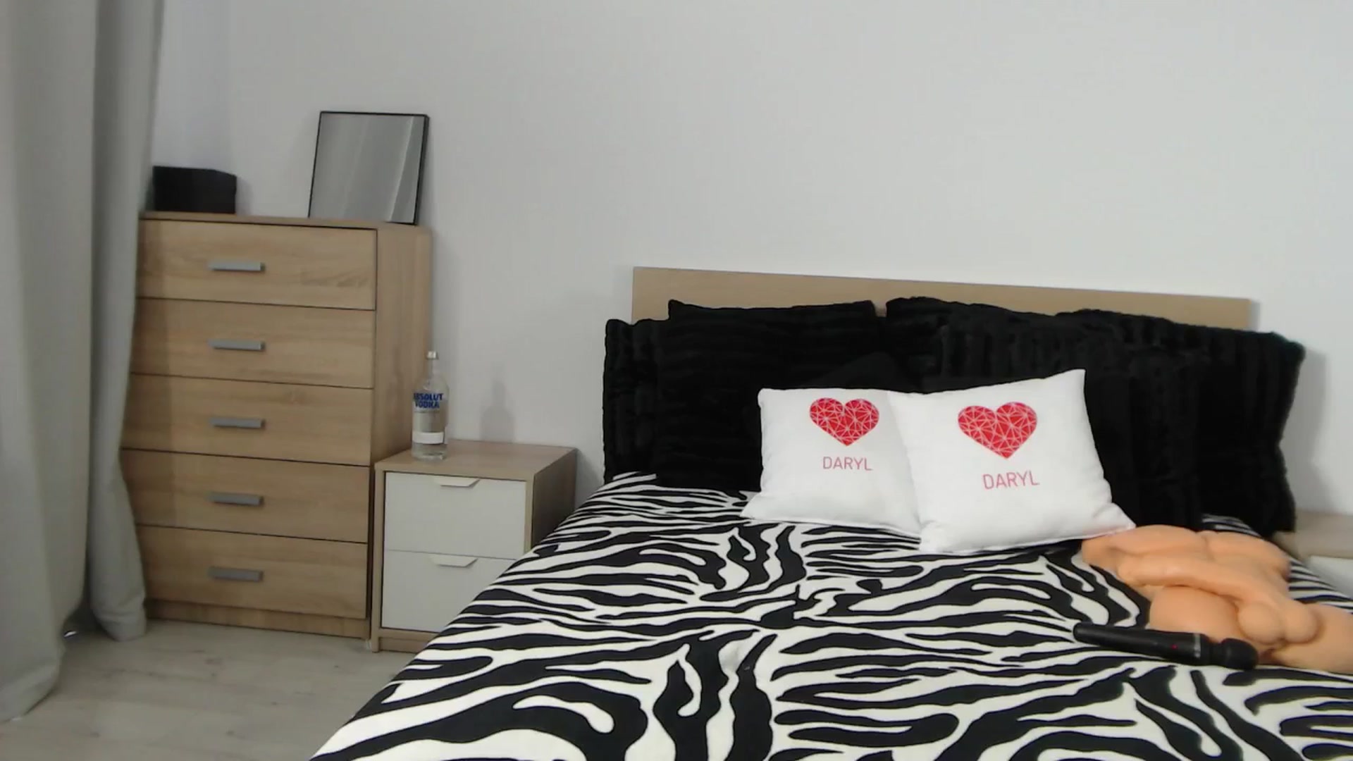 Gallery image thumbnail from PieceOfArtt's myfreecams stream on, 11/08/2024, 16:34 image 6 of 20