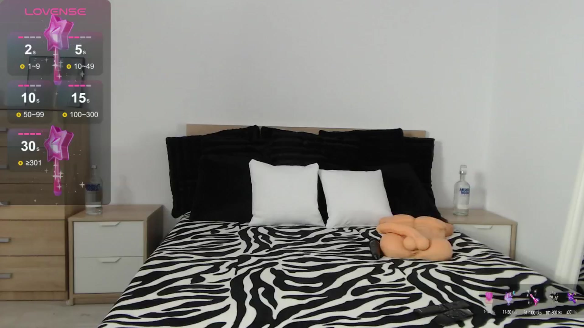Gallery image thumbnail from PieceOfArtt's myfreecams stream on, 11/10/2024, 11:06 image 8 of 20