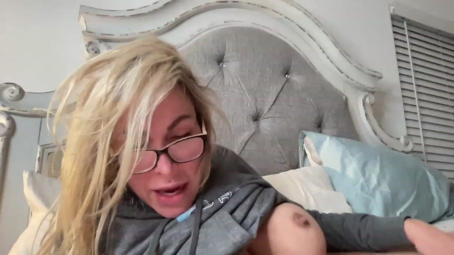 Gallery image thumbnail from PierceHudson's myfreecams stream on, 11/15/2022, 09:17 image 15 of 20
