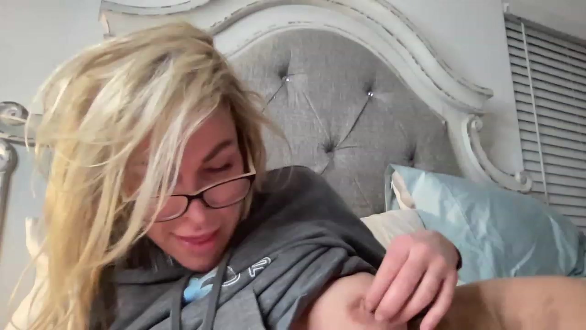 Gallery image thumbnail from PierceHudson's myfreecams stream on, 11/15/2022, 09:17 image 11 of 20