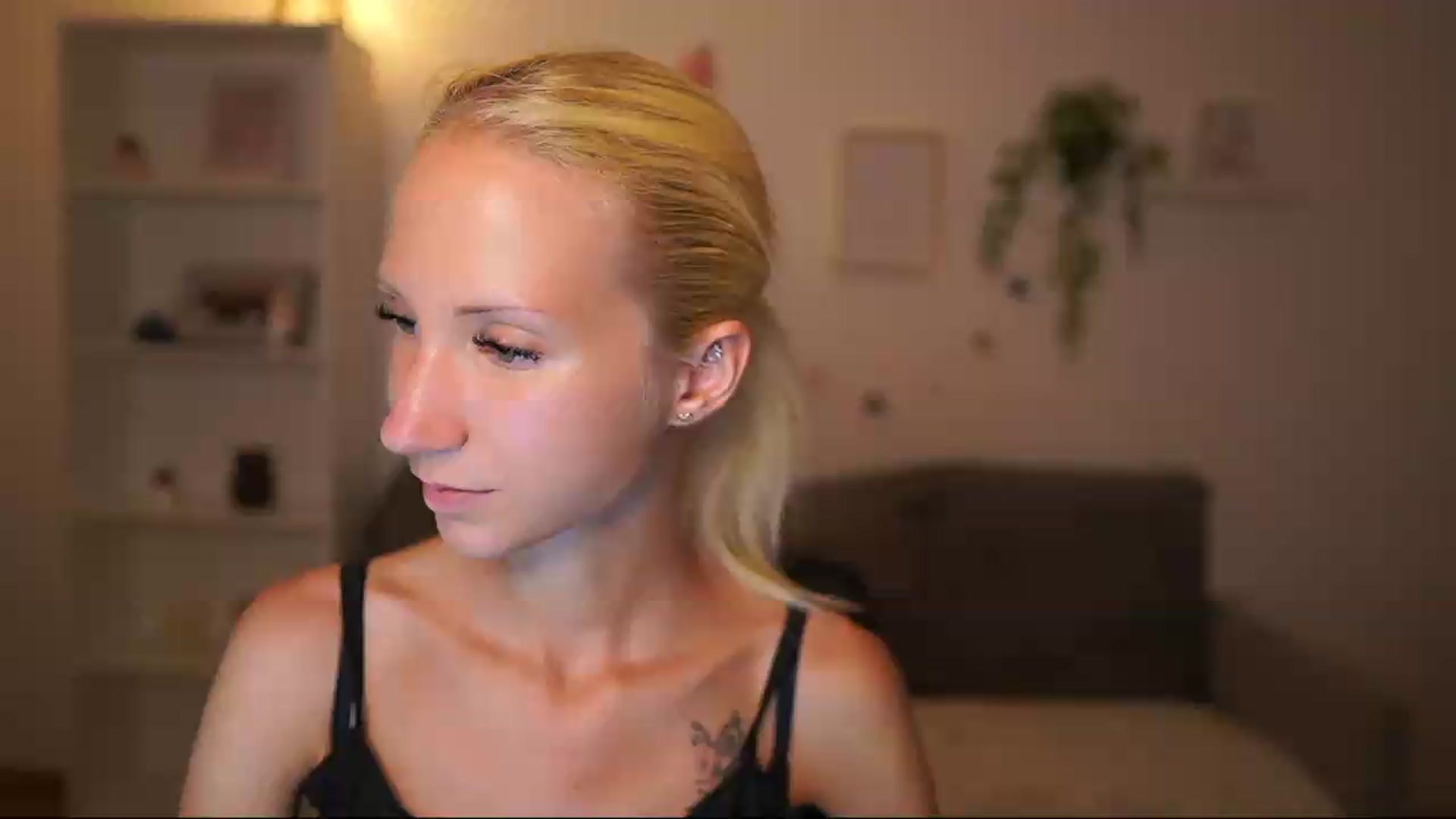 Gallery image thumbnail from PierrePerri's myfreecams stream on, 08/11/2026, 22:48 image 19 of 20