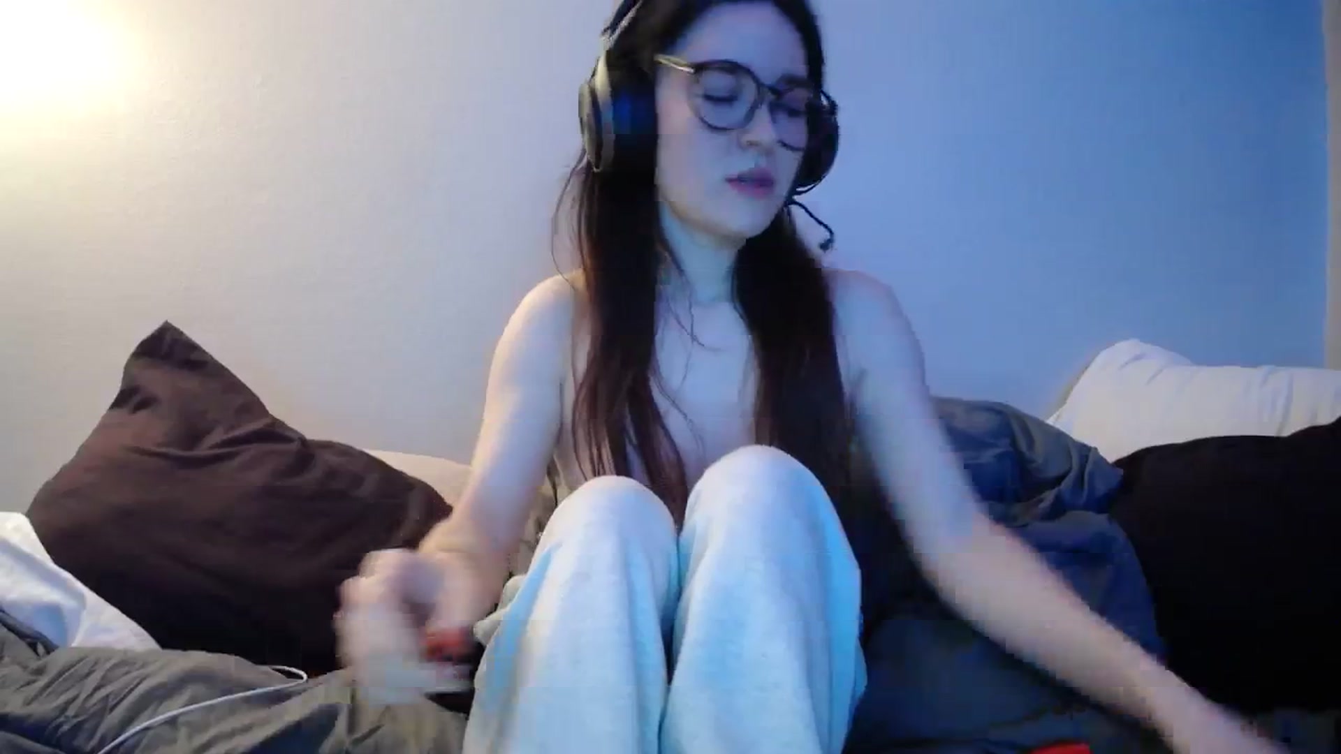Gallery image thumbnail from PilloPrincess's myfreecams stream on, 02/18/2024, 11:50 image 9 of 20