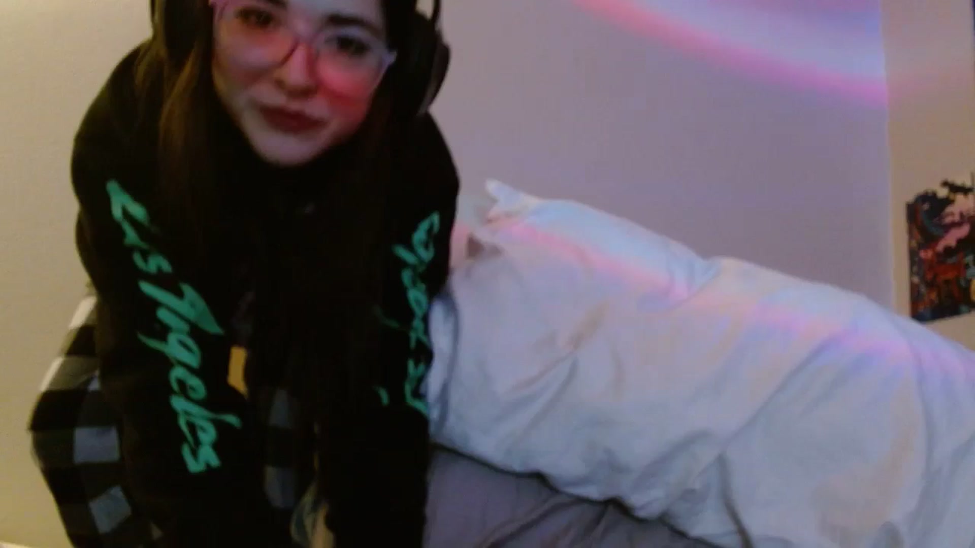 Gallery image thumbnail from PilloPrincess's myfreecams stream on, 03/16/2024, 11:03 image 16 of 20
