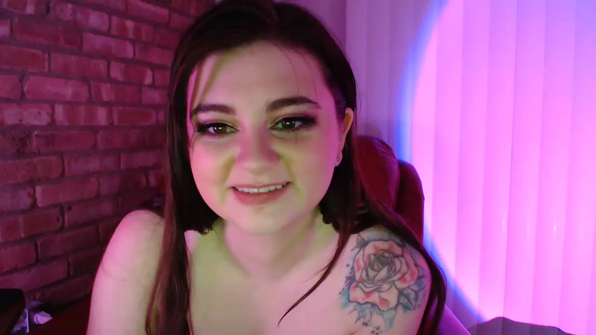 Gallery image thumbnail from PillowPrncess's myfreecams stream on, 11/18/2022, 04:42 image 13 of 20