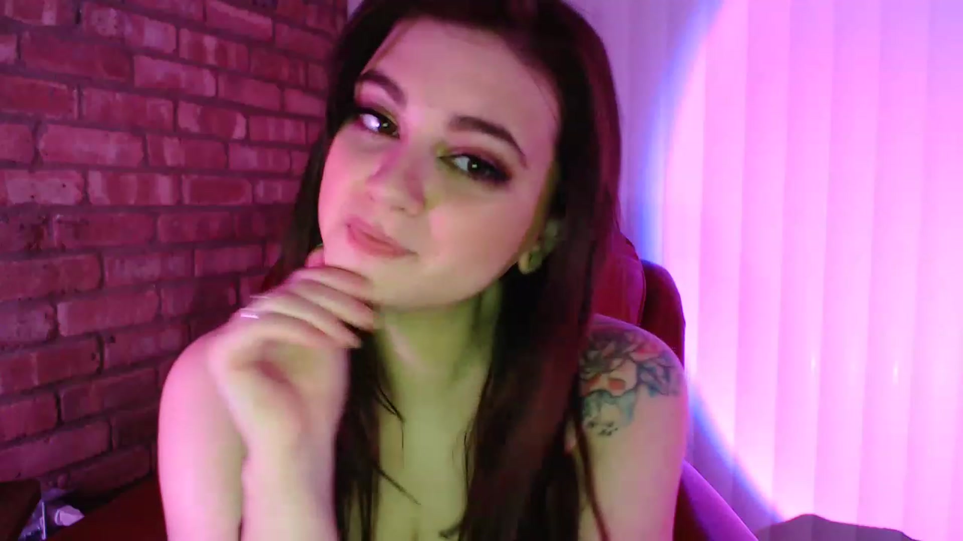 Gallery image thumbnail from PillowPrncess's myfreecams stream on, 11/18/2022, 04:42 image 12 of 20