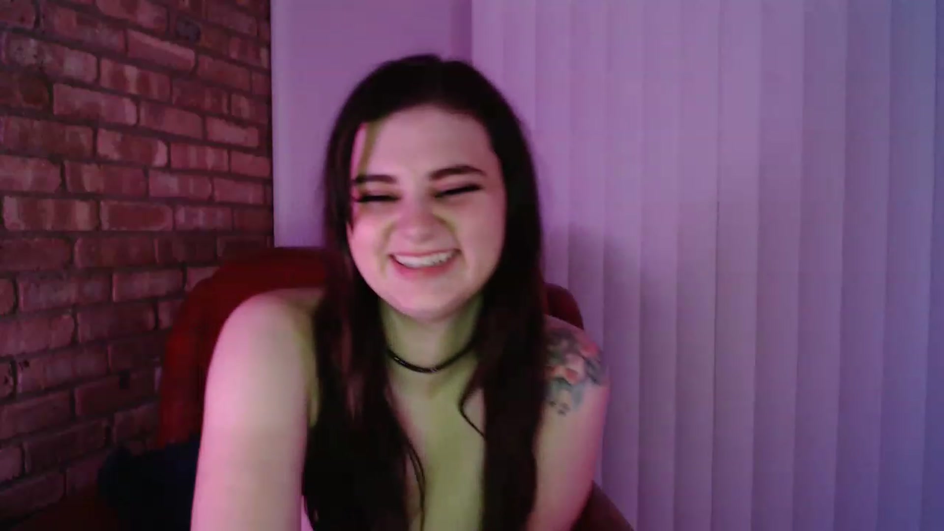 Gallery image thumbnail from PillowPrncess's myfreecams stream on, 11/25/2022, 04:49 image 17 of 20