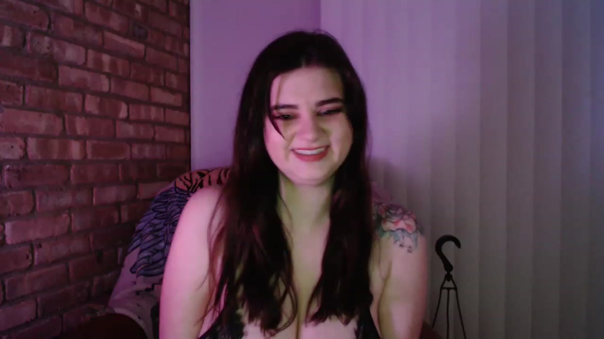 Gallery image thumbnail from PillowPrncess's myfreecams stream on, 12/08/2022, 08:50 image 7 of 20