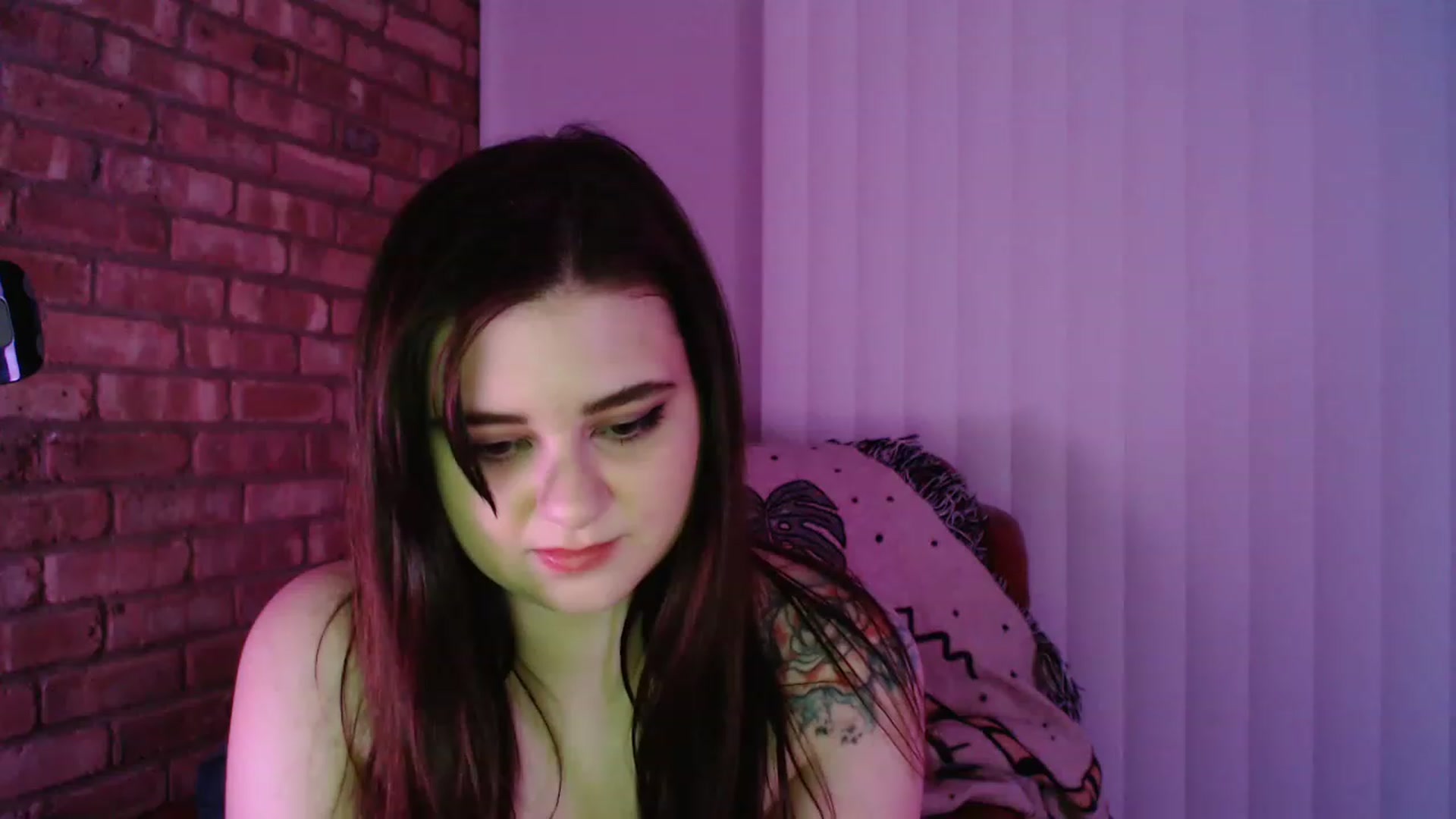 Gallery image thumbnail from PillowPrncess's myfreecams stream on, 12/10/2022, 04:39 image 16 of 20