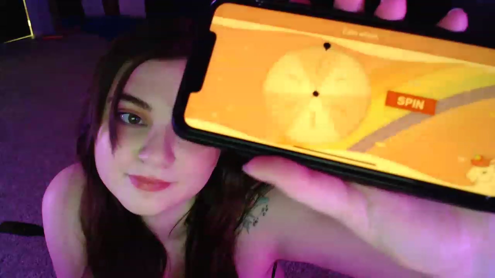 Gallery image thumbnail from PillowPrncess's myfreecams stream on, 12/18/2022, 08:05 image 5 of 20