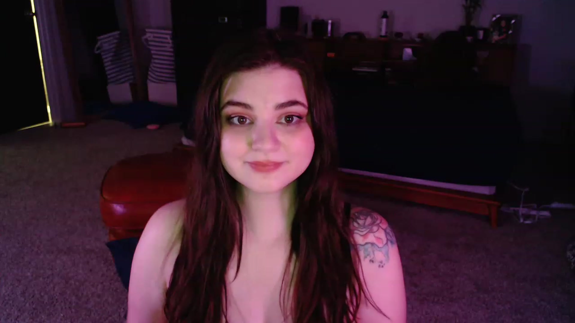 Gallery image thumbnail from PillowPrncess's myfreecams stream on, 12/18/2022, 08:05 image 10 of 20