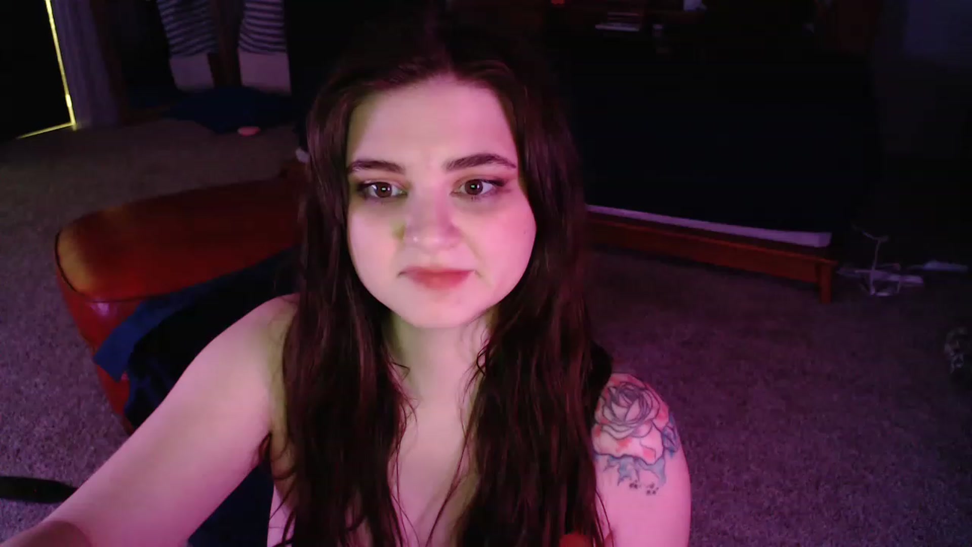 Gallery image thumbnail from PillowPrncess's myfreecams stream on, 12/18/2022, 08:32 image 4 of 20
