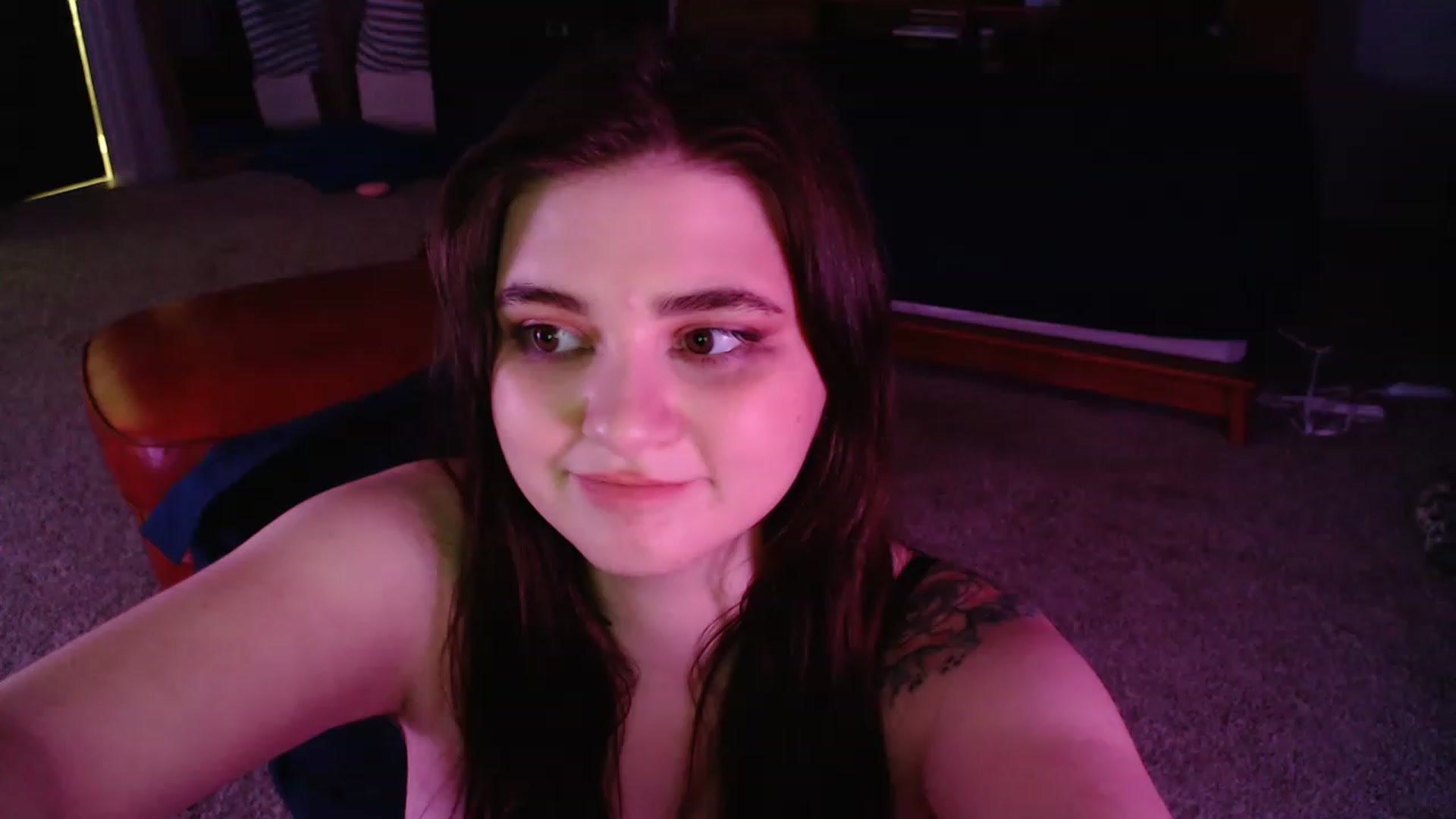 Gallery image thumbnail from PillowPrncess's myfreecams stream on, 12/18/2022, 08:32 image 3 of 20