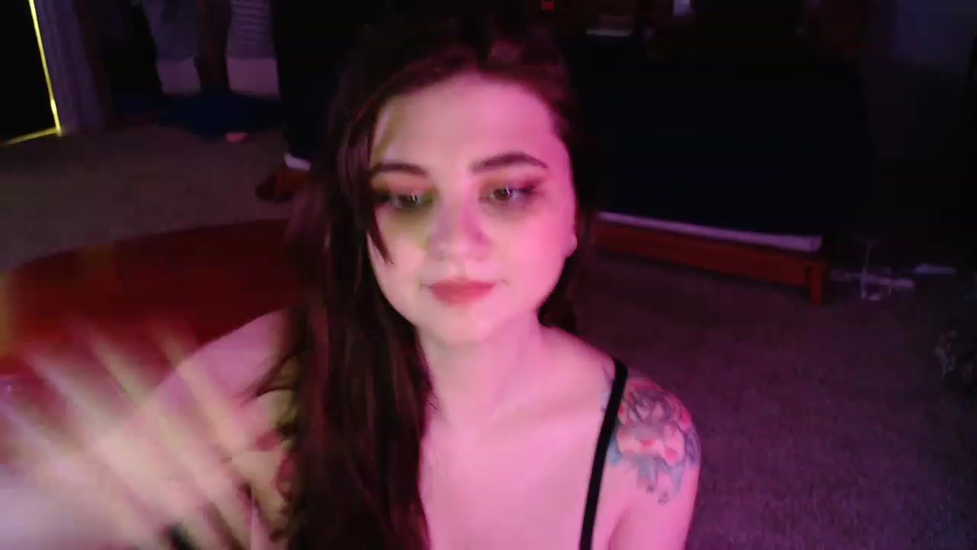 Gallery image thumbnail from PillowPrncess's myfreecams stream on, 12/18/2022, 08:32 image 14 of 20