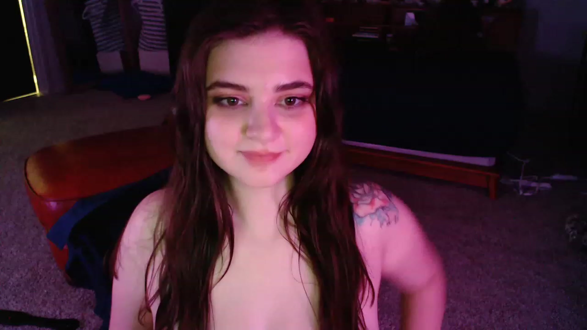 Gallery image thumbnail from PillowPrncess's myfreecams stream on, 12/18/2022, 08:32 image 1 of 20