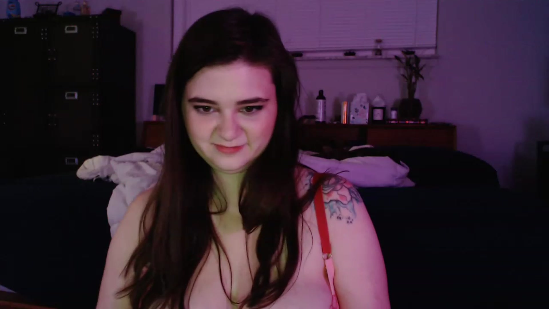 Gallery image thumbnail from PillowPrncess's myfreecams stream on, 02/08/2023, 04:26 image 15 of 20