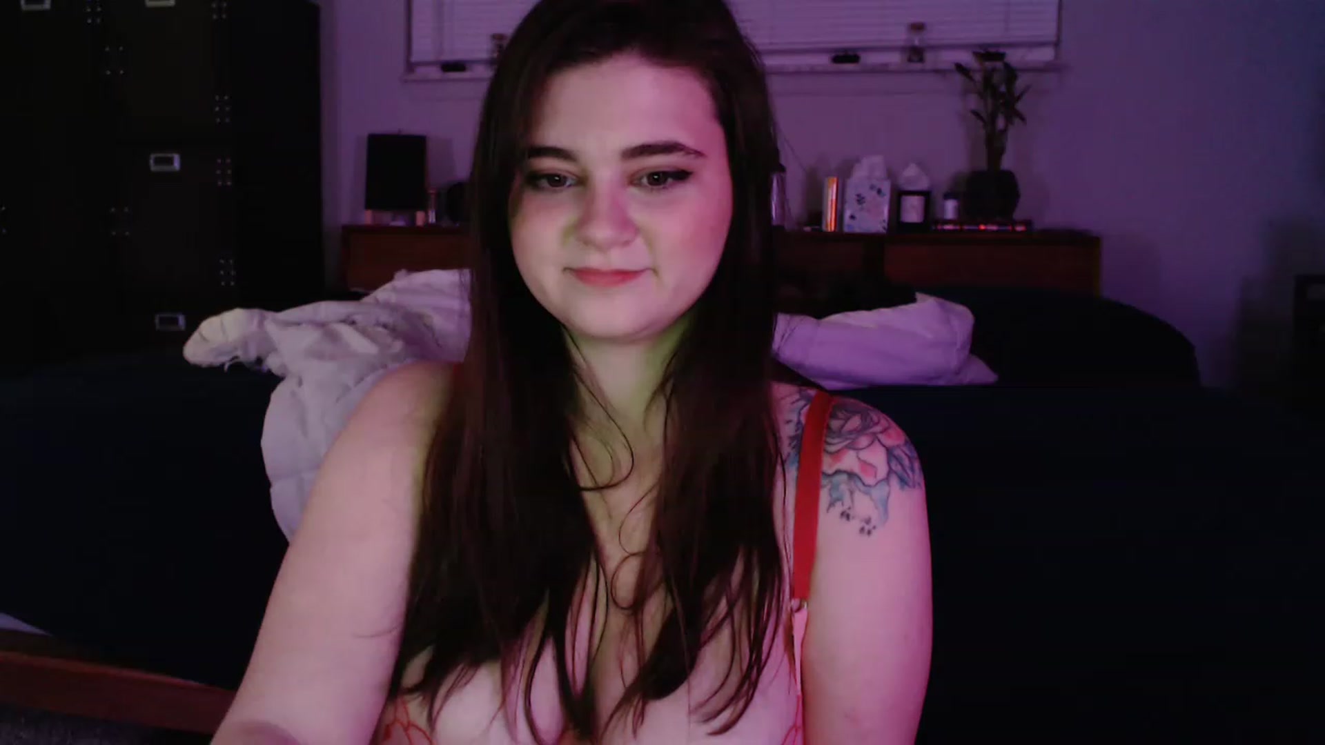 Gallery image thumbnail from PillowPrncess's myfreecams stream on, 02/08/2023, 04:26 image 16 of 20