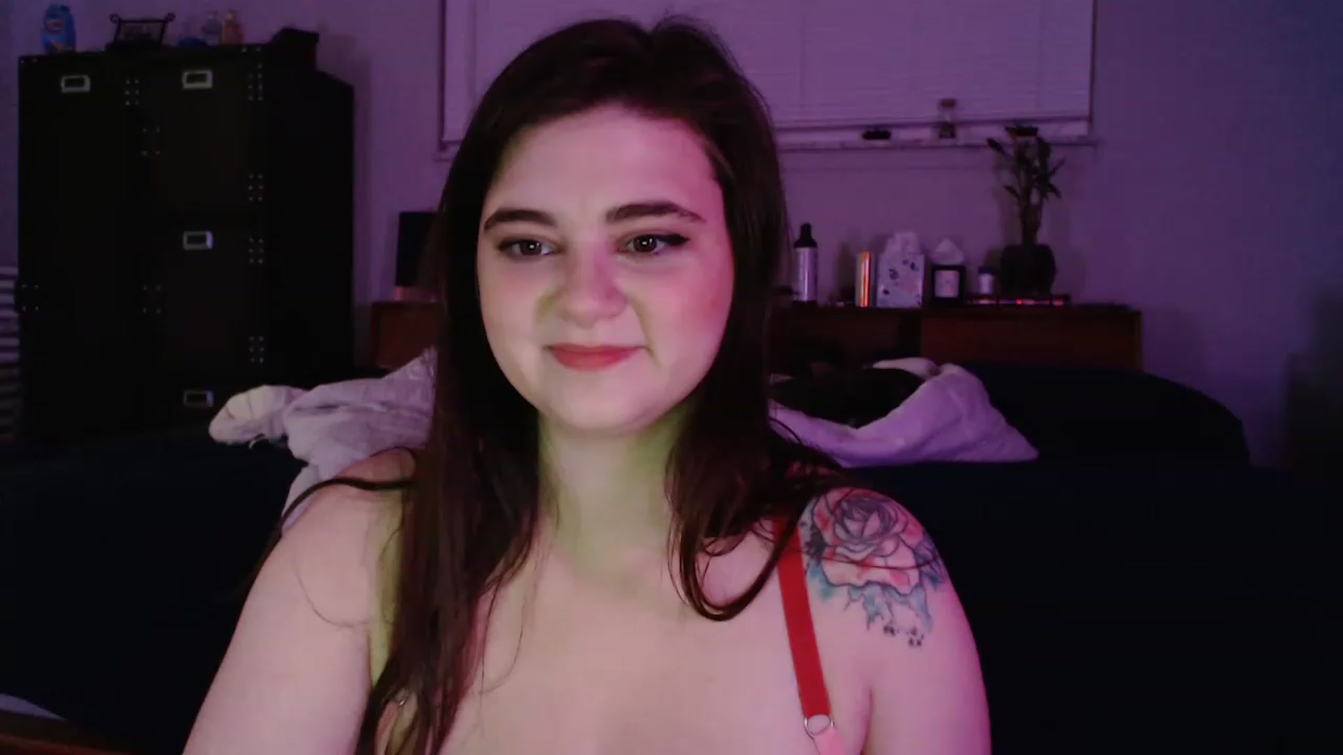 Gallery image thumbnail from PillowPrncess's myfreecams stream on, 02/08/2023, 04:26 image 8 of 20