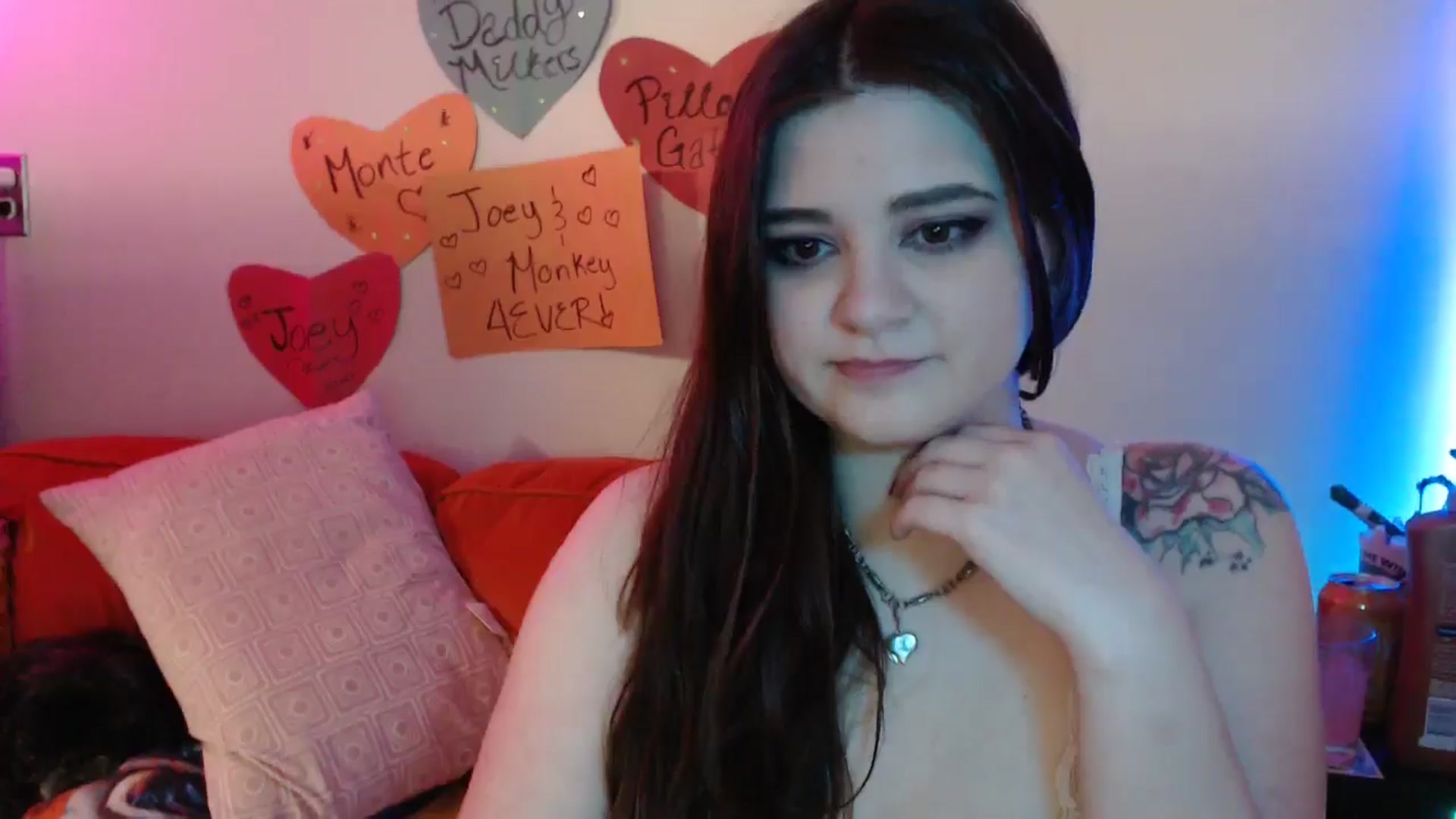 Gallery image thumbnail from PillowPrncess's myfreecams stream on, 09/17/2024, 07:51 image 6 of 20