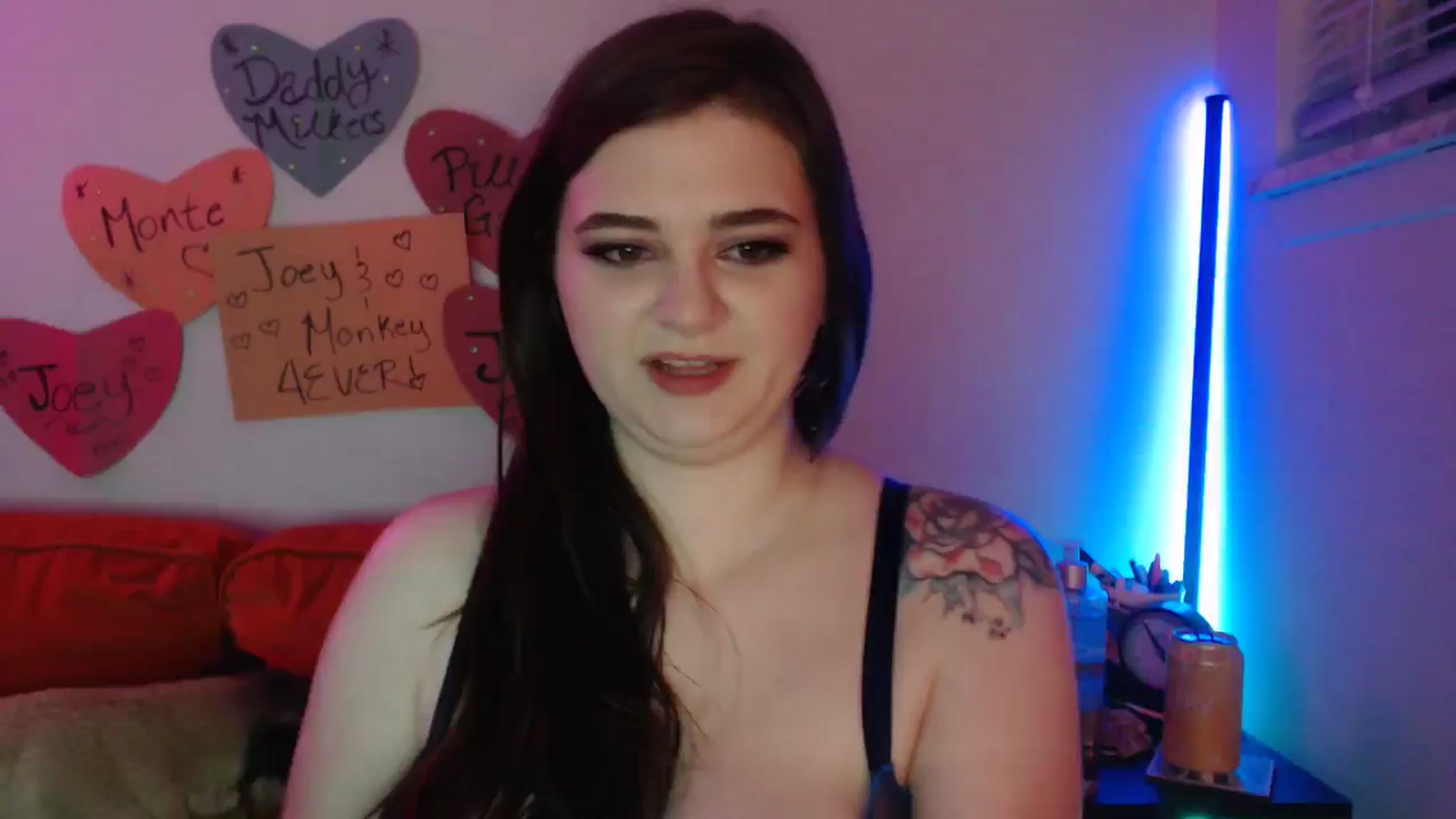 Gallery image thumbnail from PillowPrncess's myfreecams stream on, 10/15/2024, 05:45 image 1 of 20