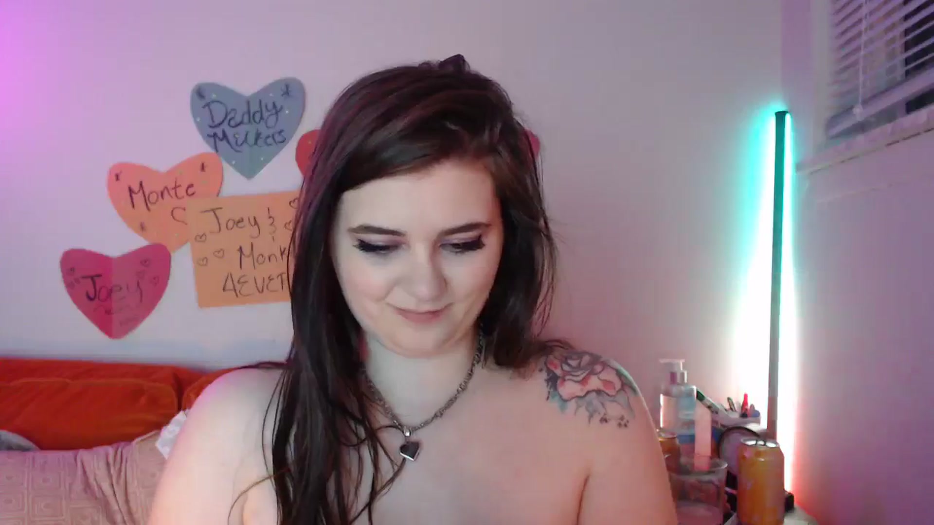 Gallery image thumbnail from PillowPrncess's myfreecams stream on, 10/15/2024, 05:45 image 19 of 20