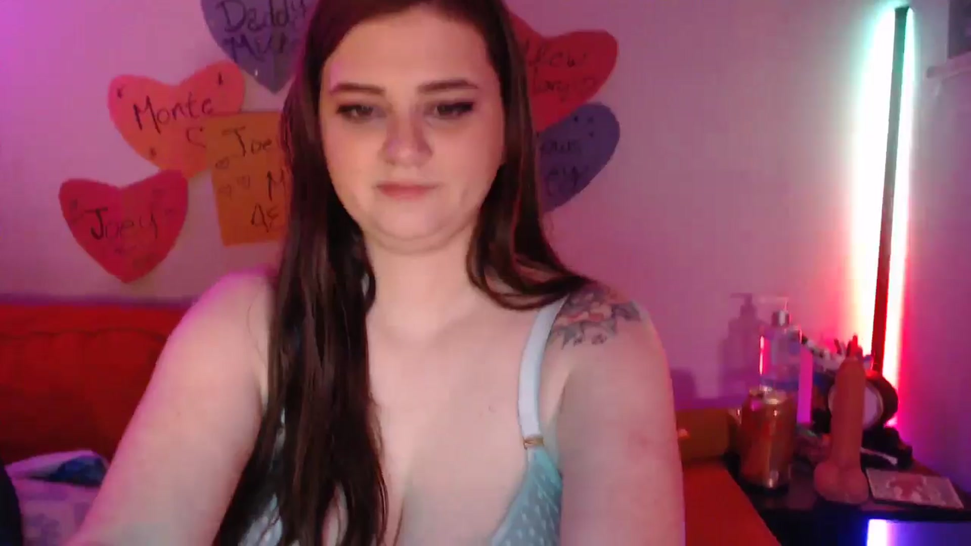 Gallery image thumbnail from PillowPrncess's myfreecams stream on, 10/18/2024, 01:11 image 7 of 20