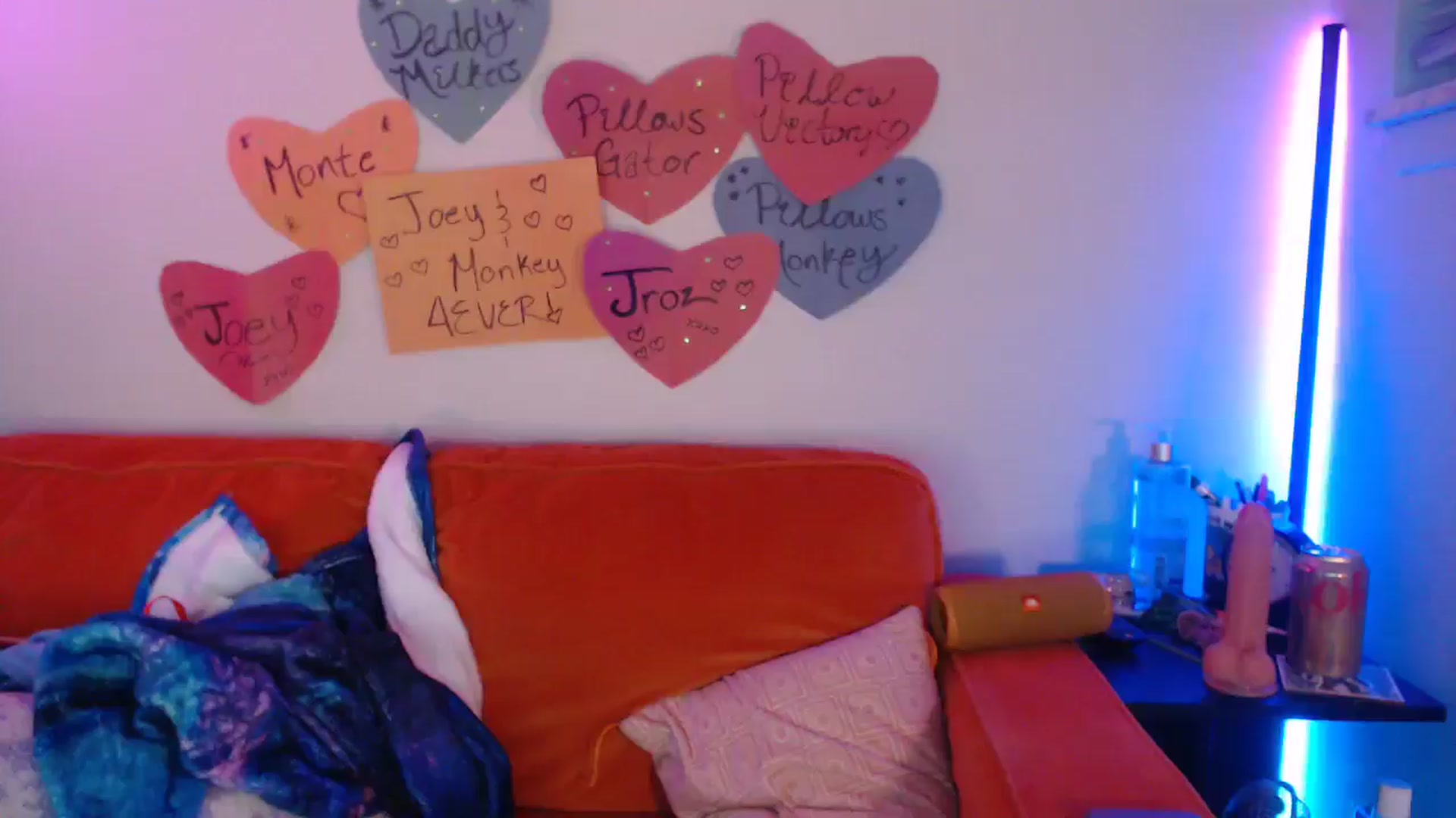 Gallery image thumbnail from PillowPrncess's myfreecams stream on, 10/18/2024, 01:11 image 19 of 20