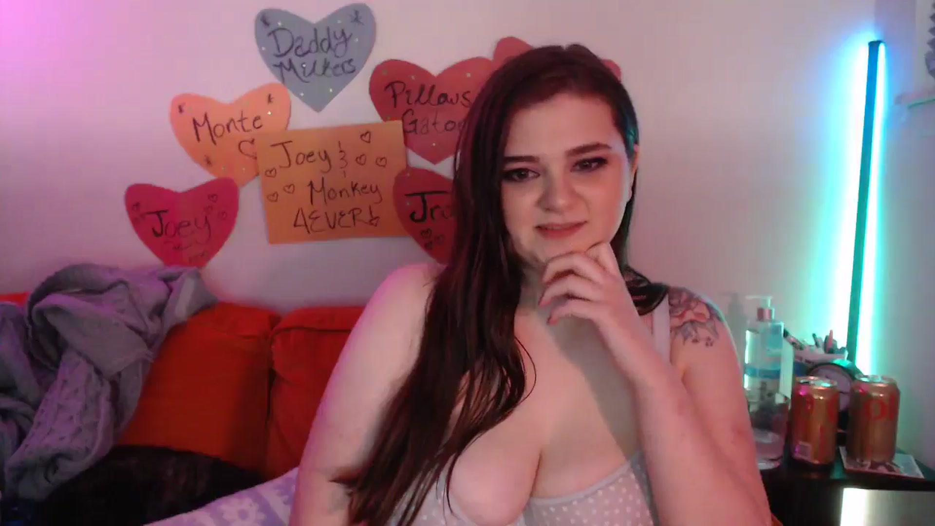 Gallery image thumbnail from PillowPrncess's myfreecams stream on, 10/18/2024, 03:35 image 18 of 20
