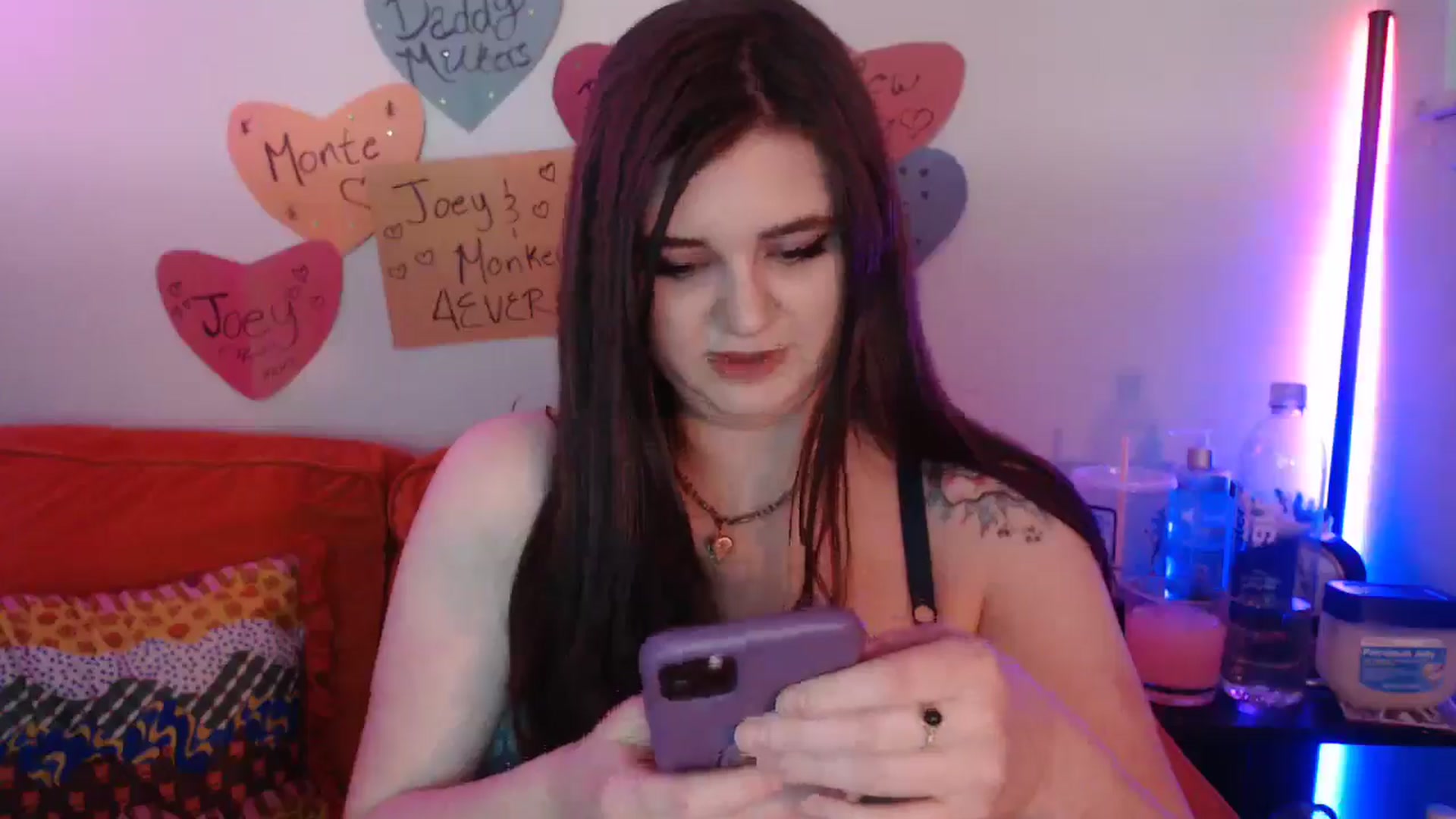 Gallery image thumbnail from PillowPrncess's myfreecams stream on, 10/20/2024, 05:35 image 7 of 20