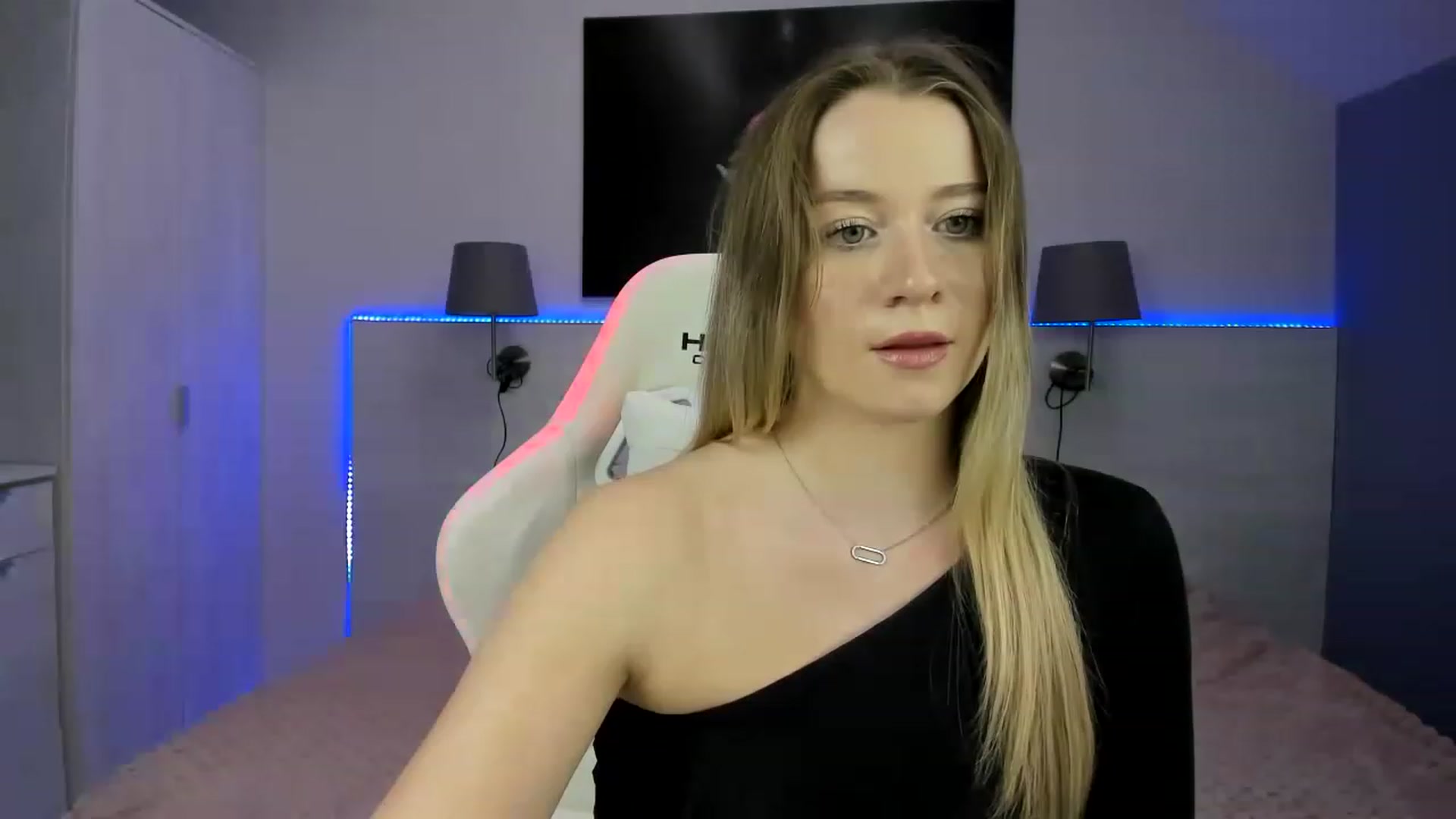 Gallery image thumbnail from PinkCoral's myfreecams stream on, 06/10/2023, 15:50 image 7 of 20