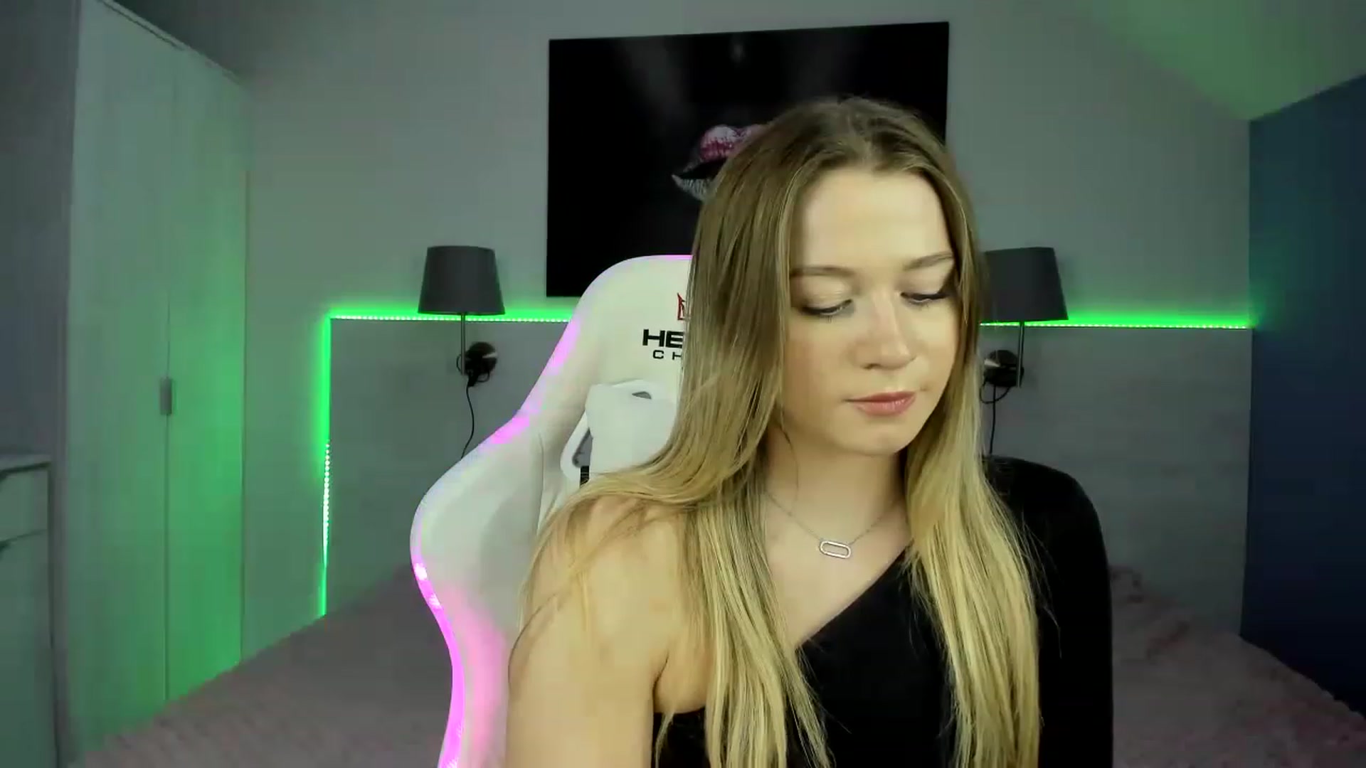 Gallery image thumbnail from PinkCoral's myfreecams stream on, 06/10/2023, 17:35 image 9 of 20