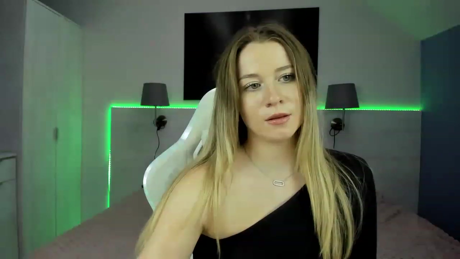 Gallery image thumbnail from PinkCoral's myfreecams stream on, 06/10/2023, 17:35 image 2 of 20