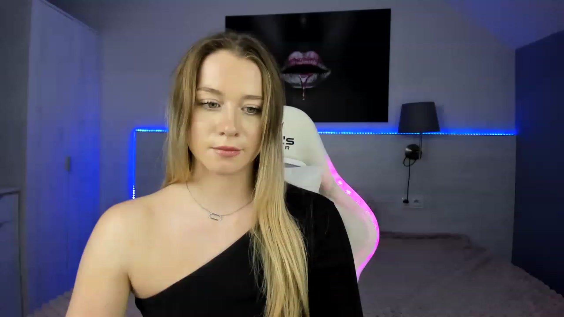 Gallery image thumbnail from PinkCoral's myfreecams stream on, 06/10/2023, 17:35 image 14 of 20