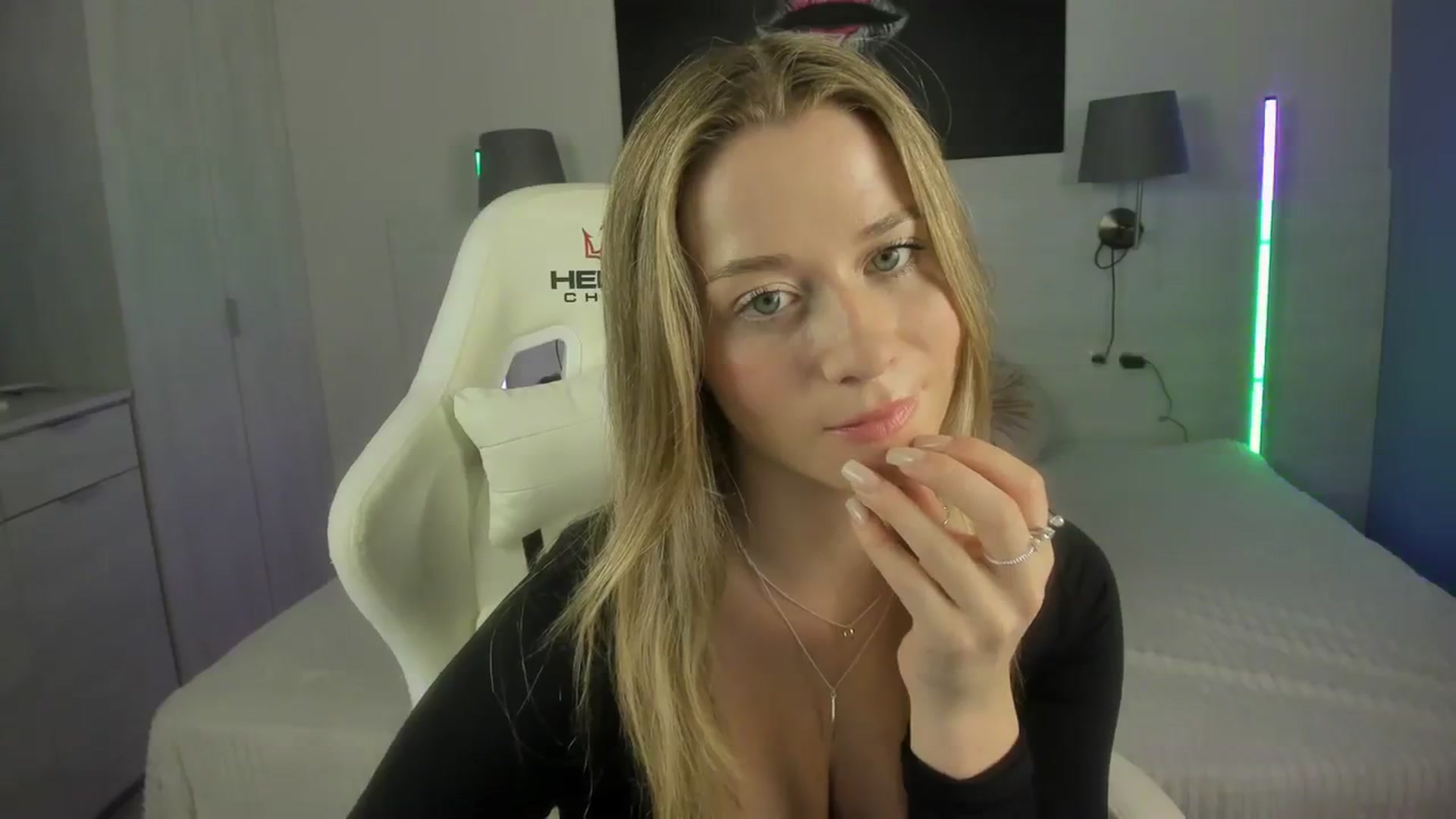 Gallery image thumbnail from PinkCorall's myfreecams stream on, 09/30/2023, 18:24 image 8 of 20