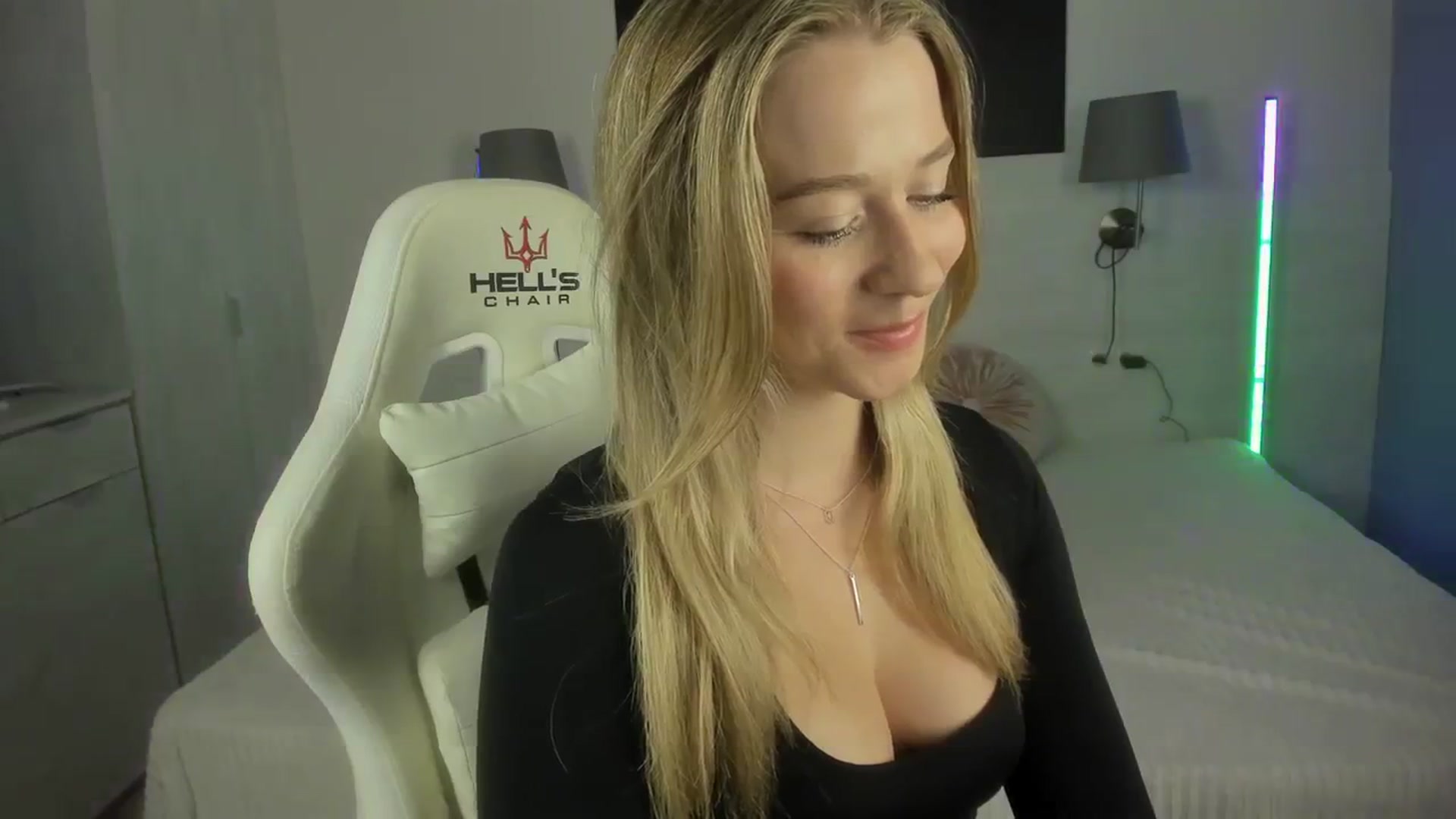 Gallery image thumbnail from PinkCorall's myfreecams stream on, 09/30/2023, 18:24 image 16 of 20