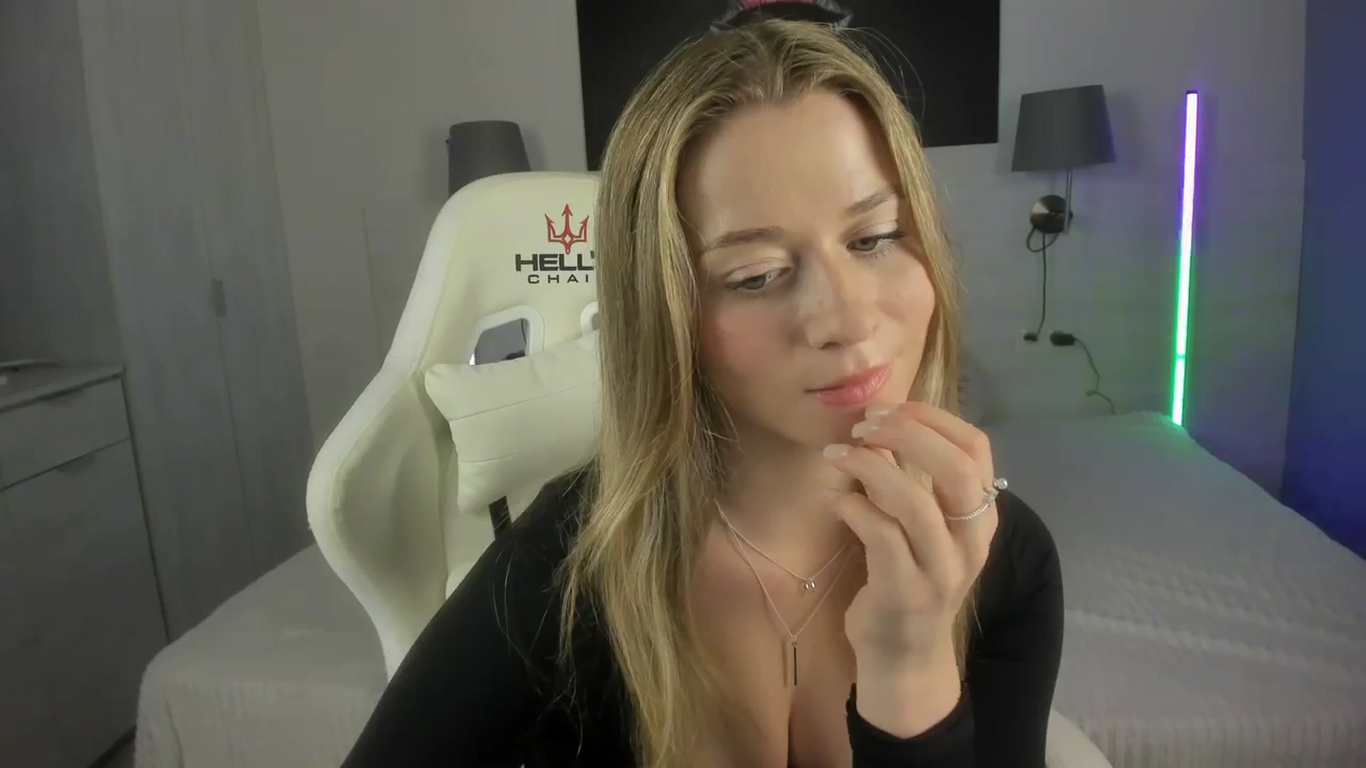 Gallery image thumbnail from PinkCorall's myfreecams stream on, 09/30/2023, 18:24 image 7 of 20