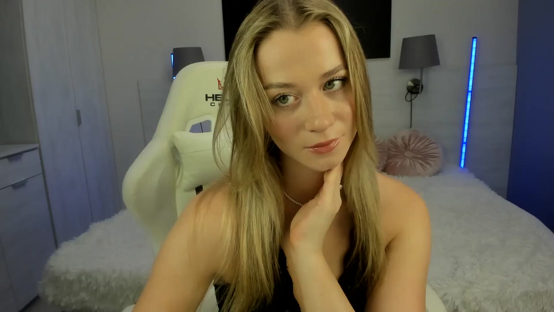 Gallery image thumbnail from PinkCorall's myfreecams stream on, 10/02/2023, 12:43 image 1 of 20