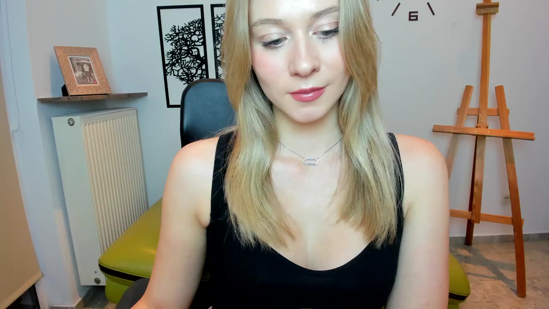 Gallery image thumbnail from PinkCorall's myfreecams stream on, 11/24/2023, 21:03 image 17 of 20